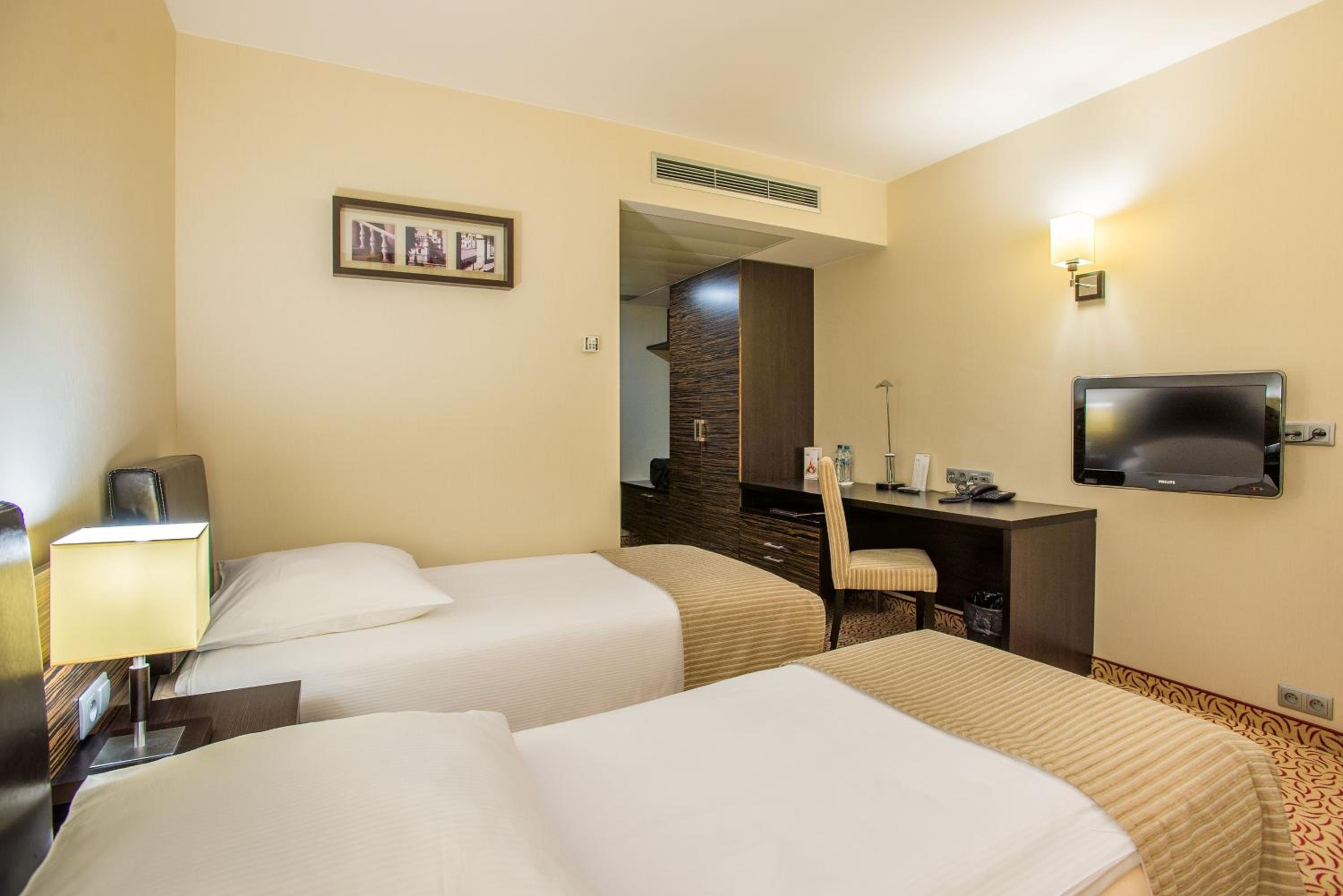 Twin Room - Photo 1