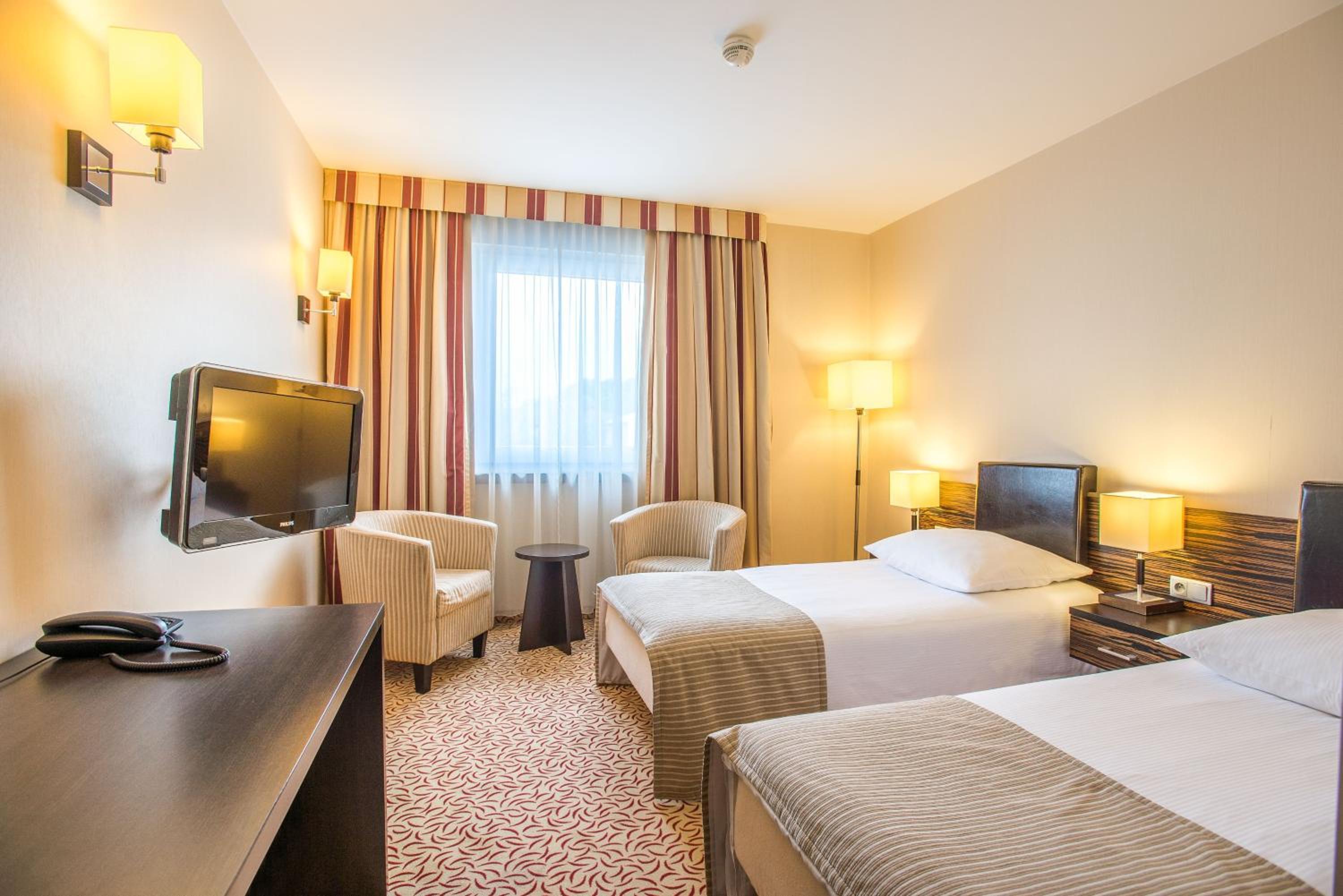 Twin Room - Photo 3