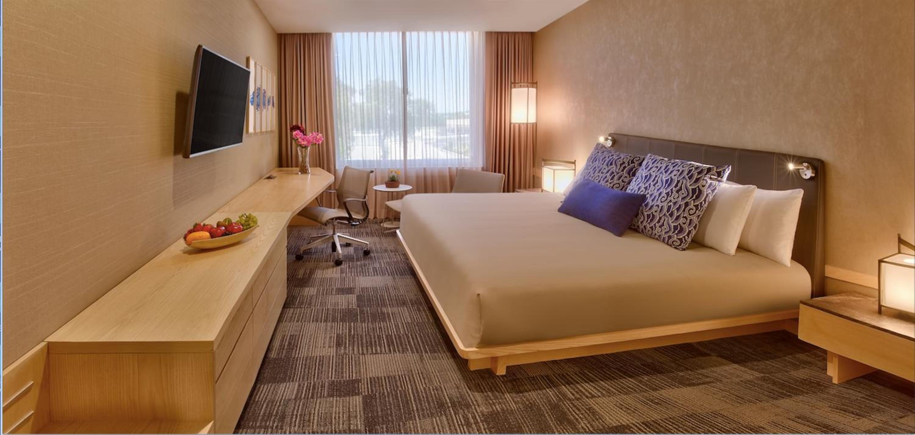 Deluxe King Room - Photo 1