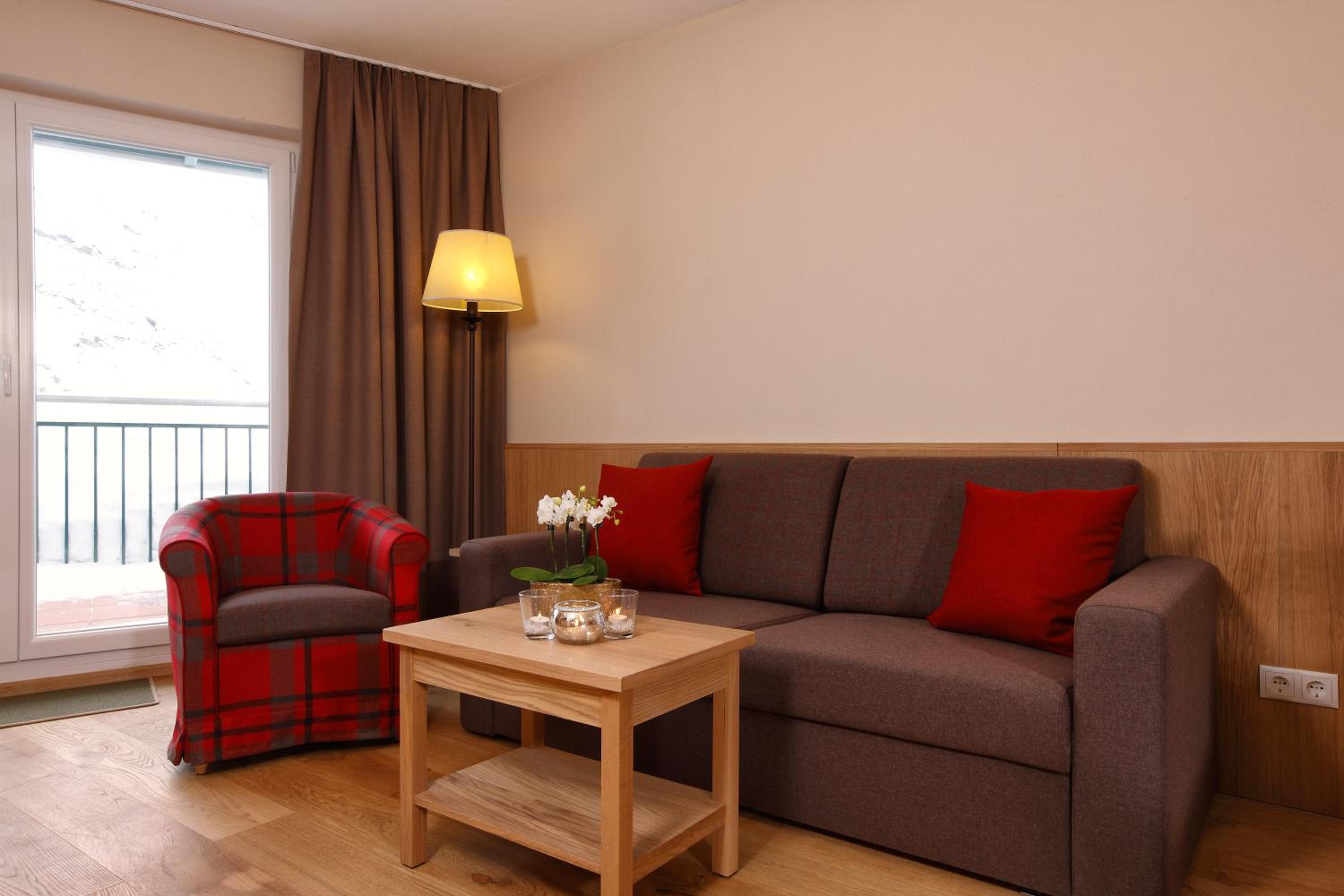 One-Bedroom Apartment - Photo 1