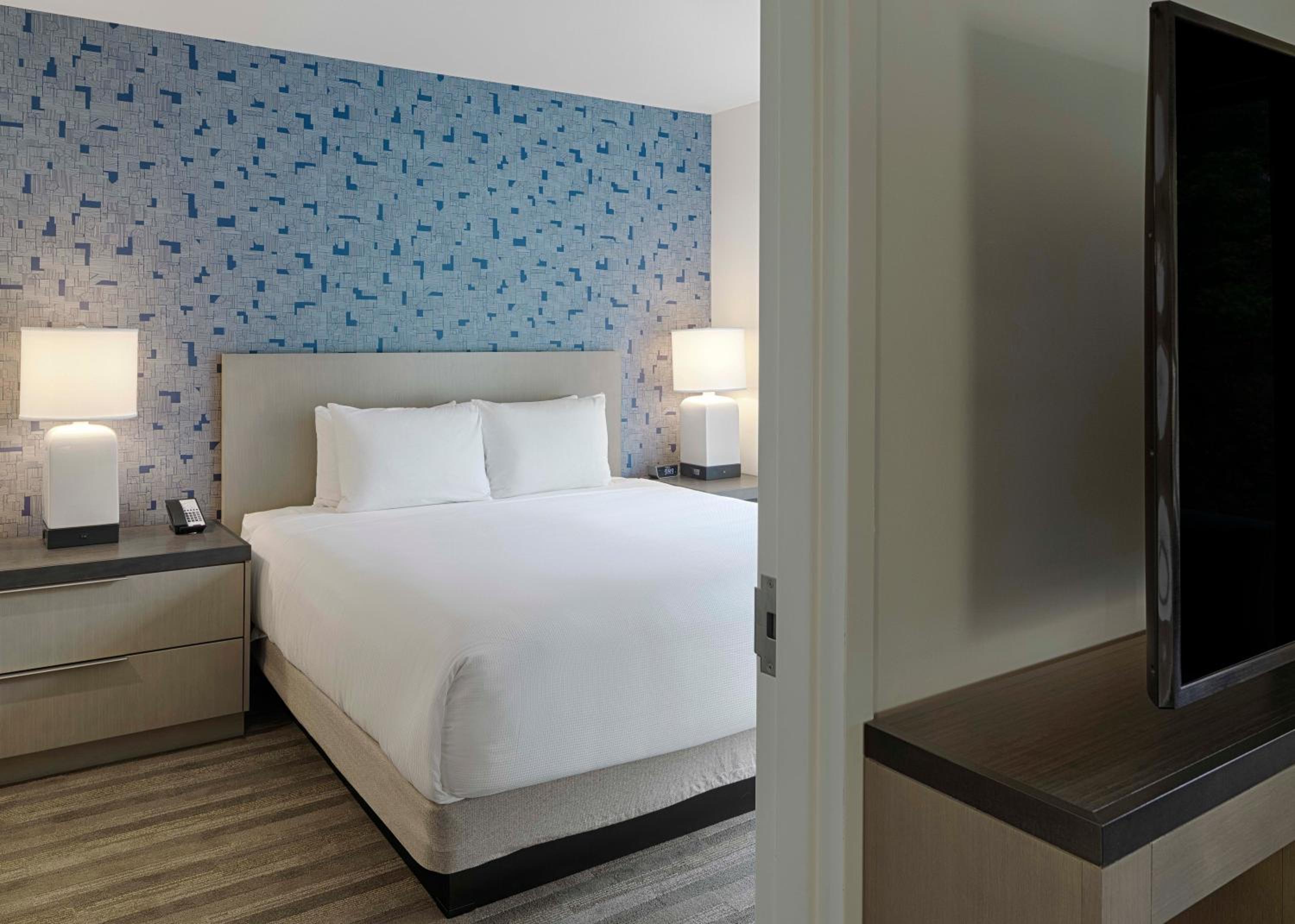 One-Bedroom King Suite with Sofa Bed - Photo 3