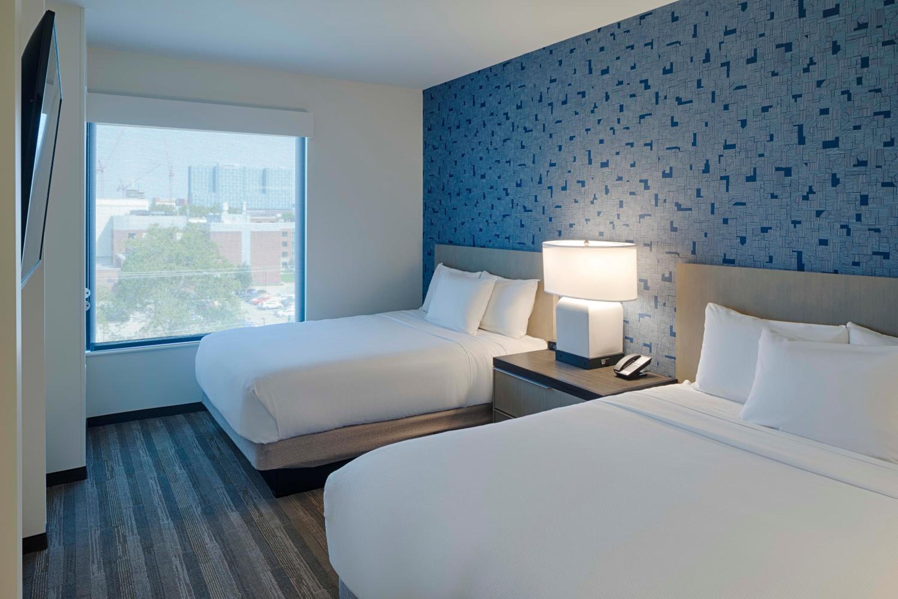One-Bedroom Suite with Two Queen Beds and Sofa Bed - Photo 5