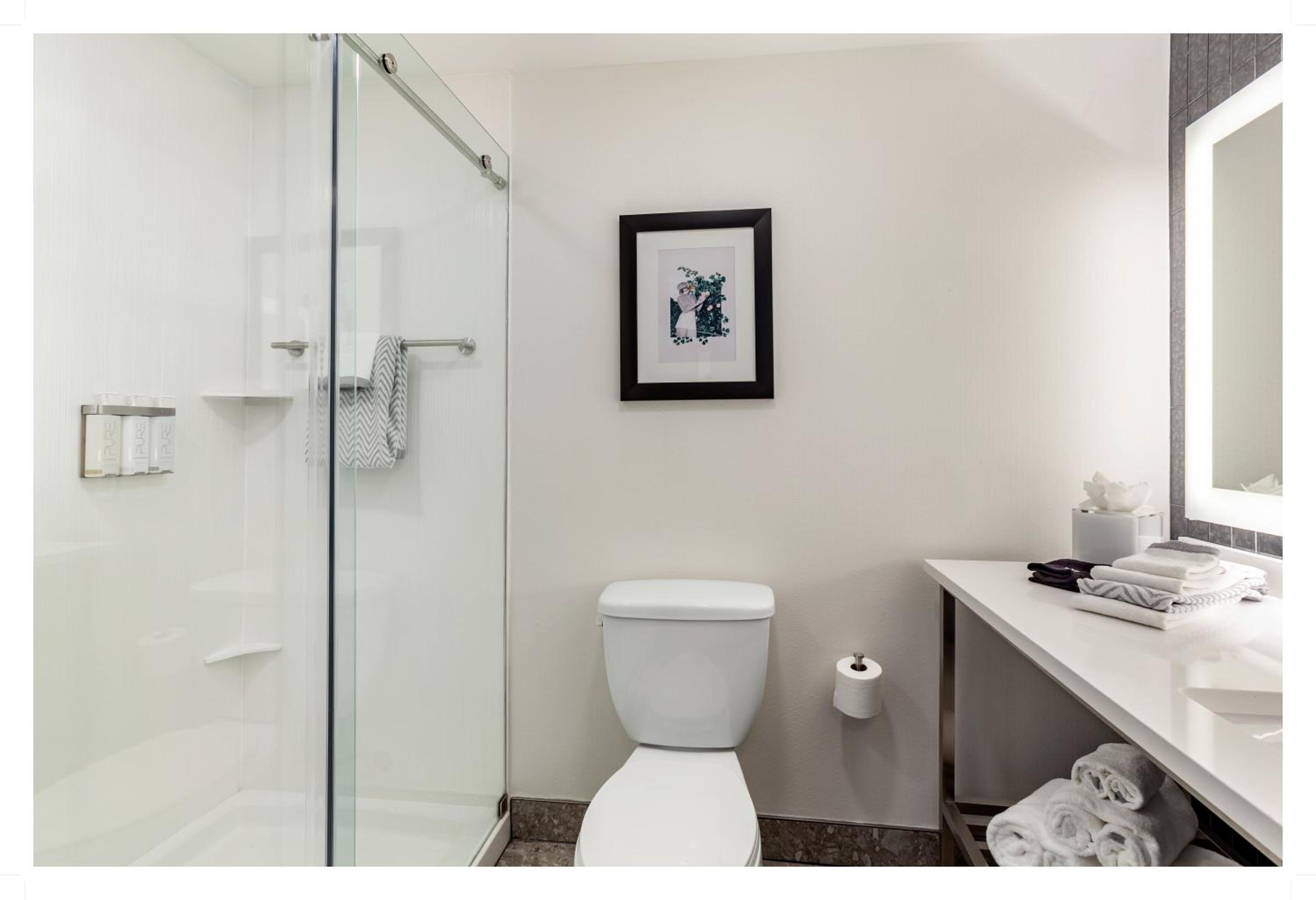 Standard King Room - Non-Smoking  - Photo 4