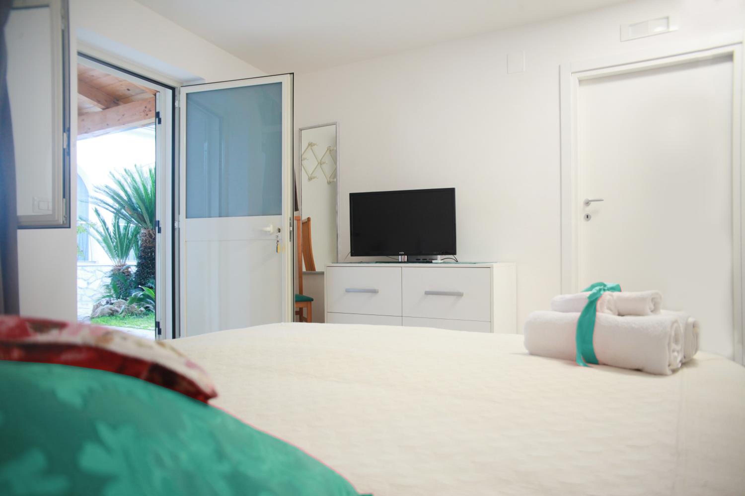 Double Room with Patio photo 1