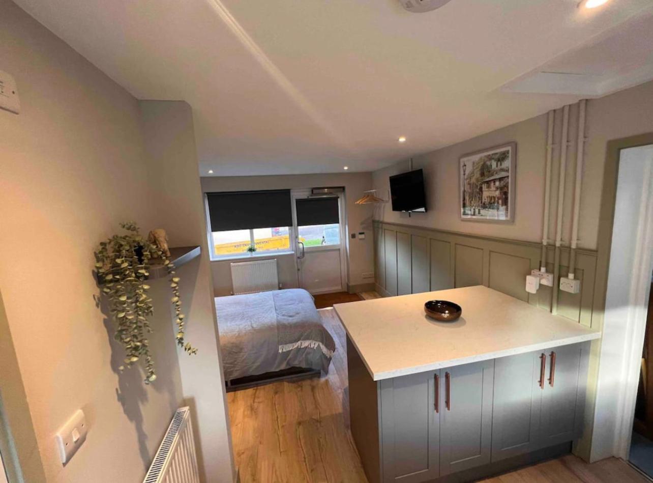 One-Bedroom Apartment - Photo 27
