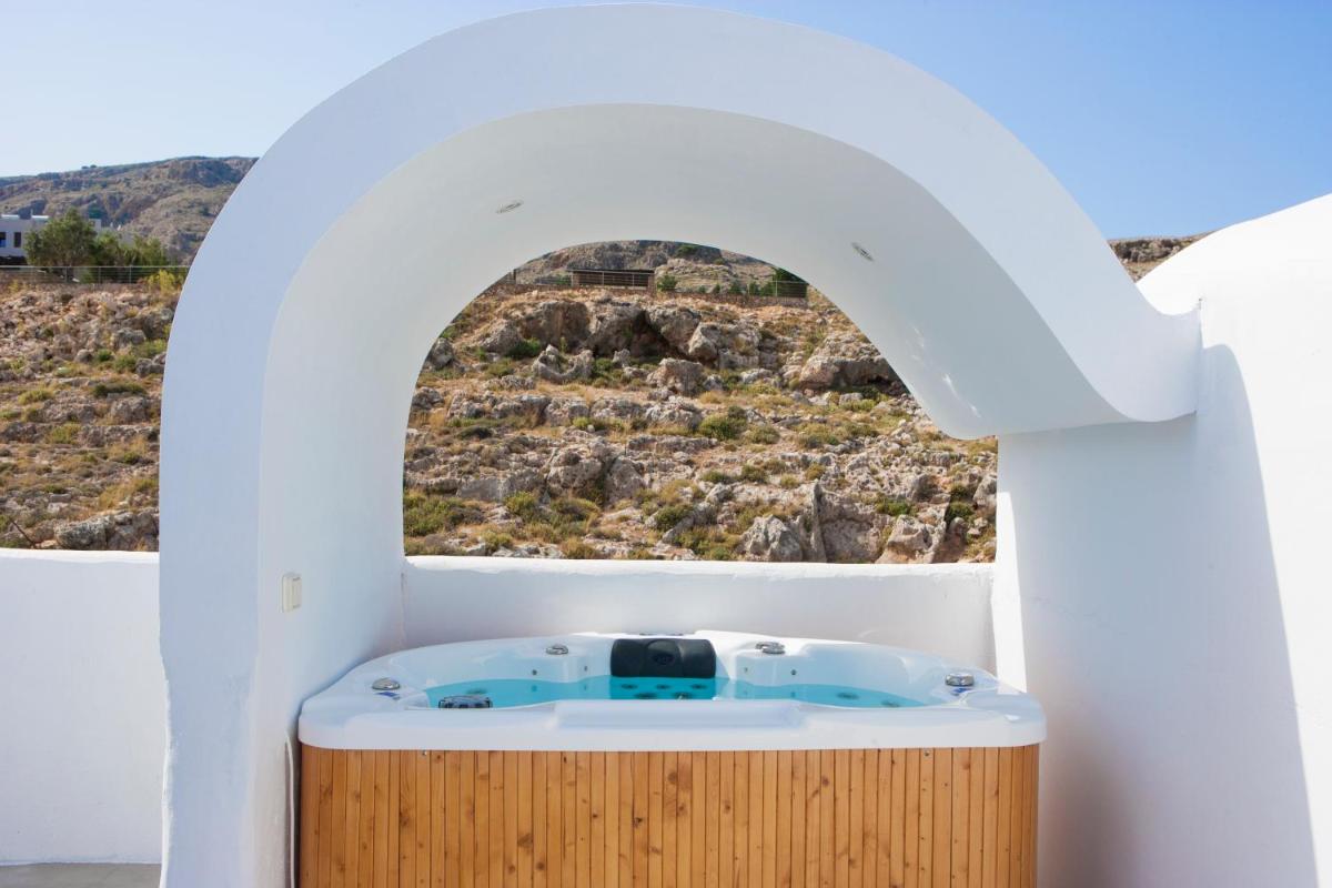 Suite with Outdoor Hot Tub - Split Level photo 2