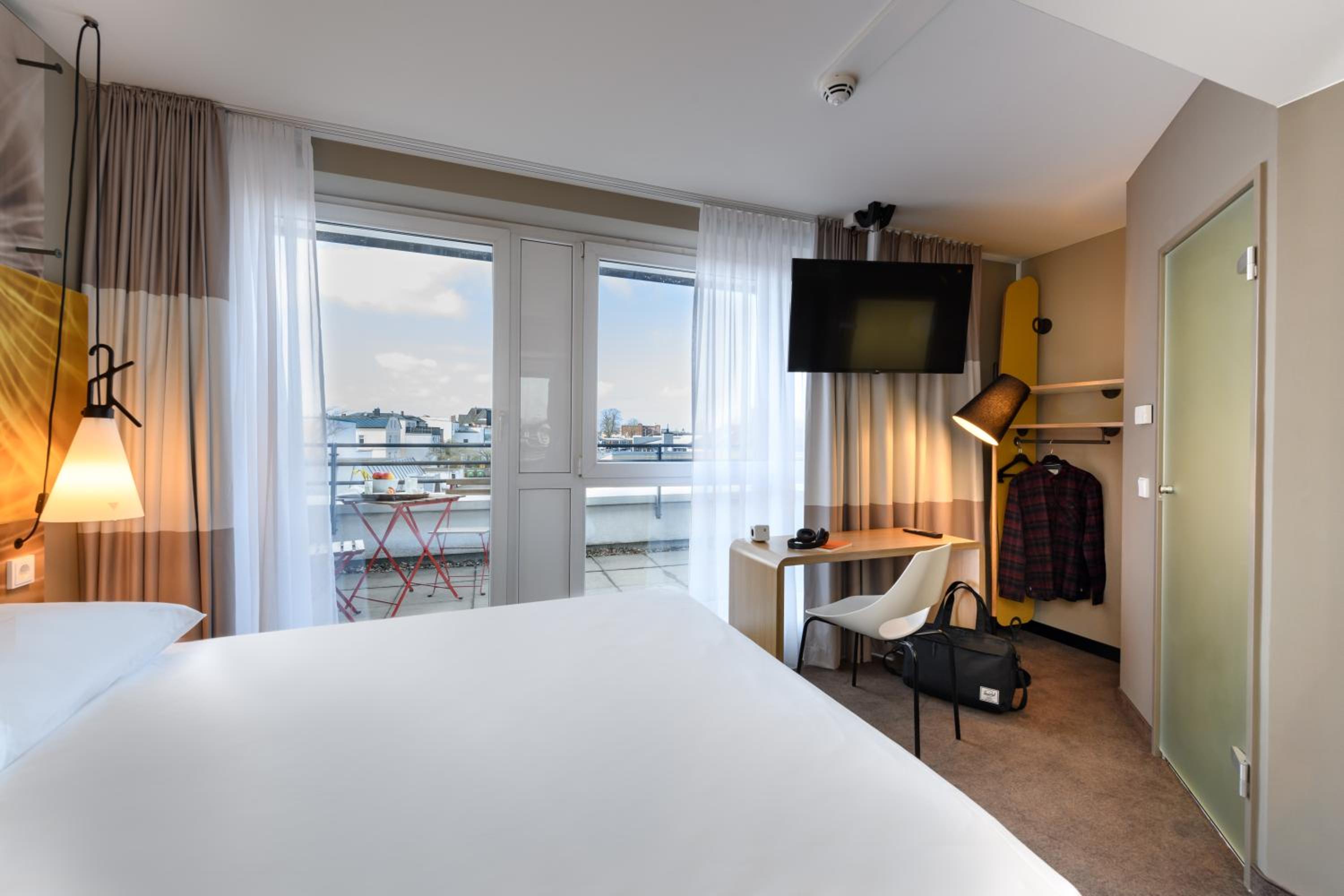 Double Room with Balcony - Photo 2