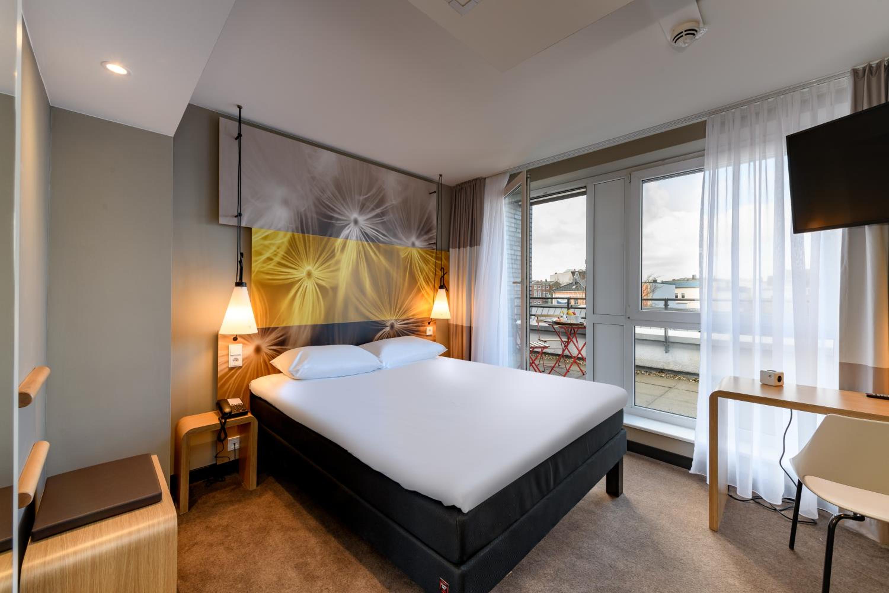 Double Room with Balcony - Photo 4