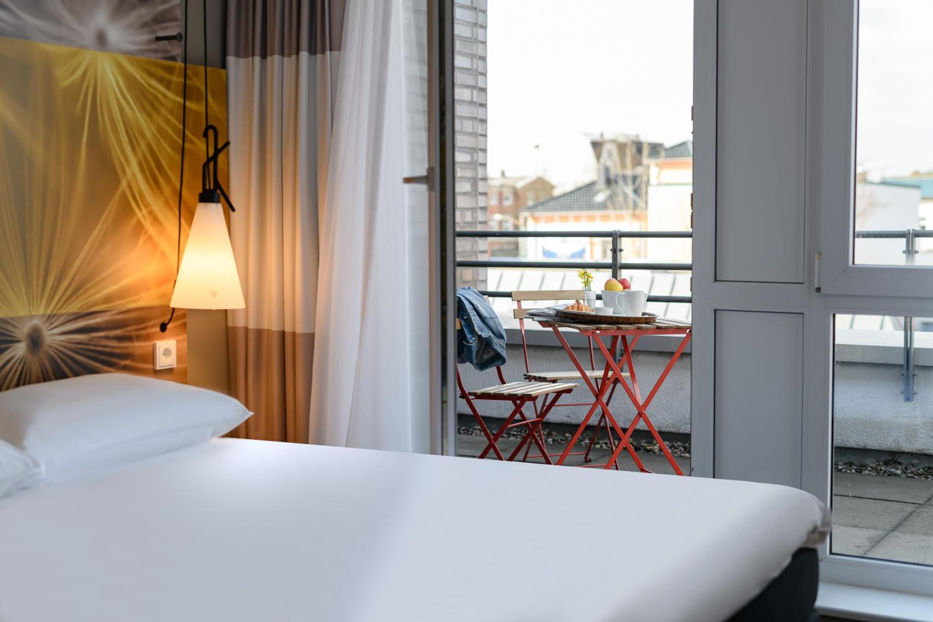Double Room with Balcony - Photo 3