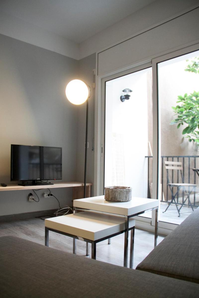 One-Bedroom Apartment with Terrace photo 1