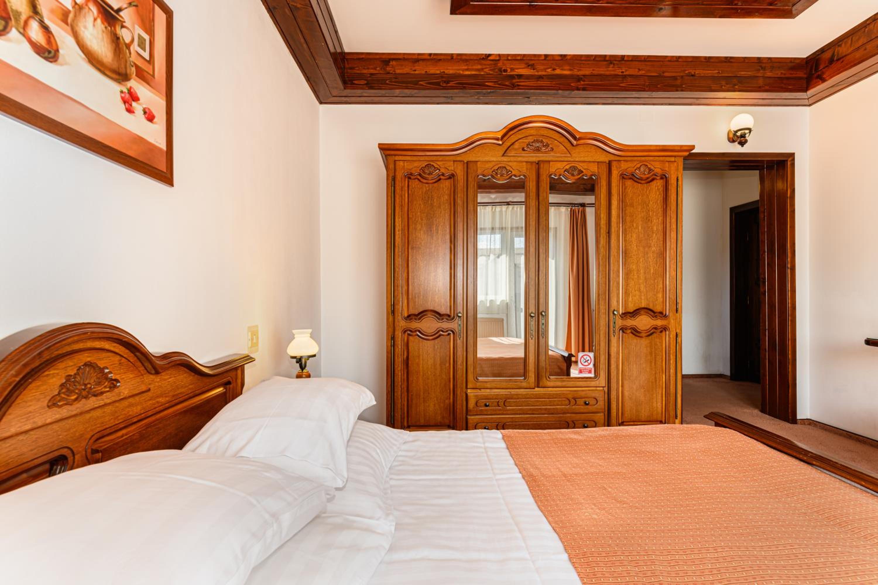 Double Room - Photo 16