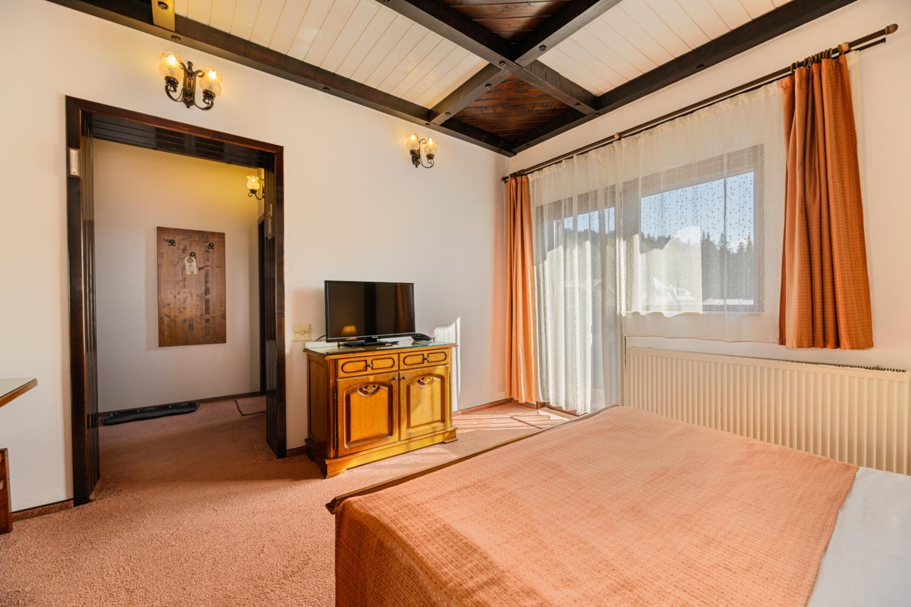 Double Room - Photo 9