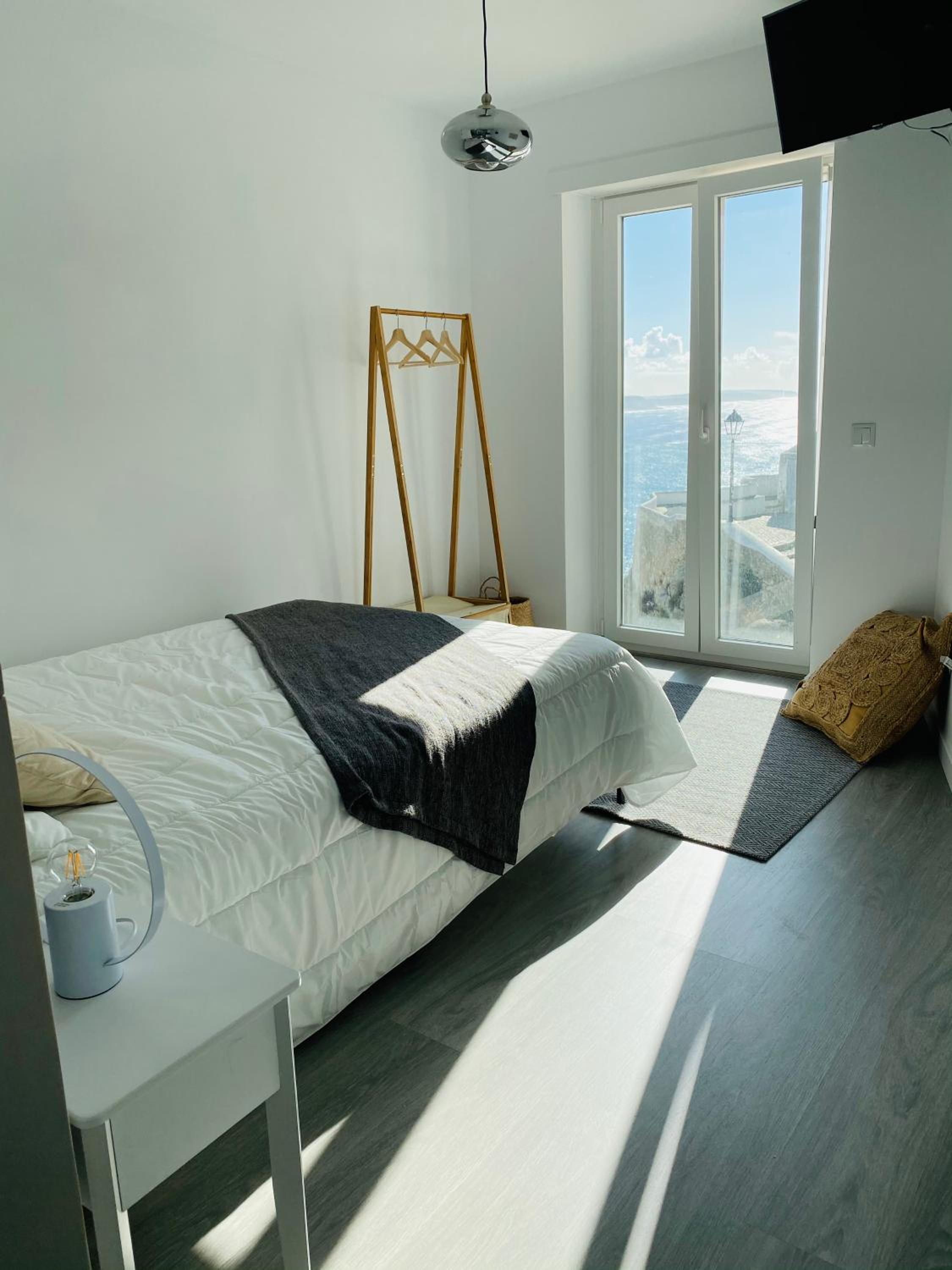 One-Bedroom Apartment with Ocean View - Photo 2