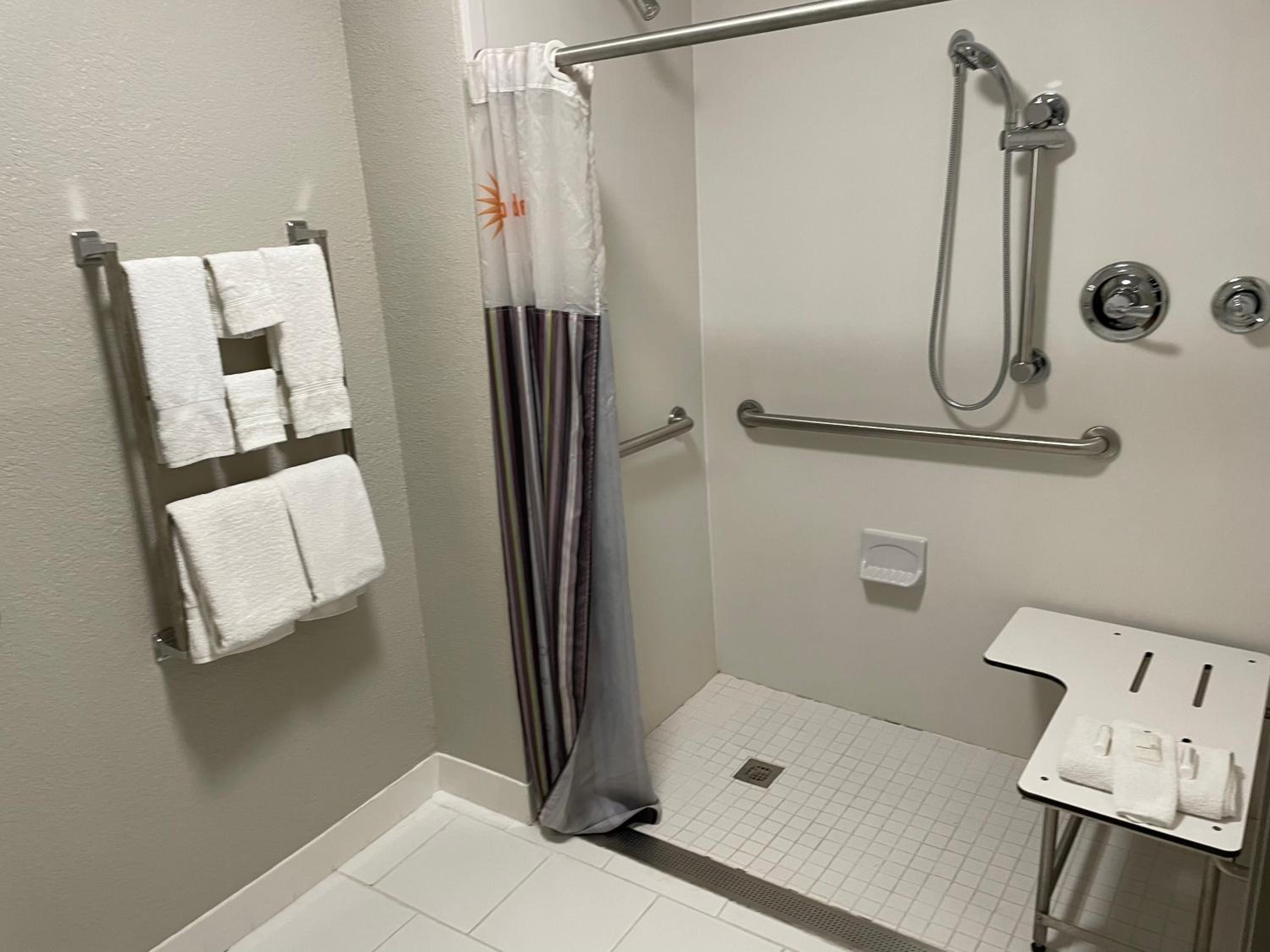 Double Room with Mobility Access and Roll-In Shower, Non-Smoking - Photo 7