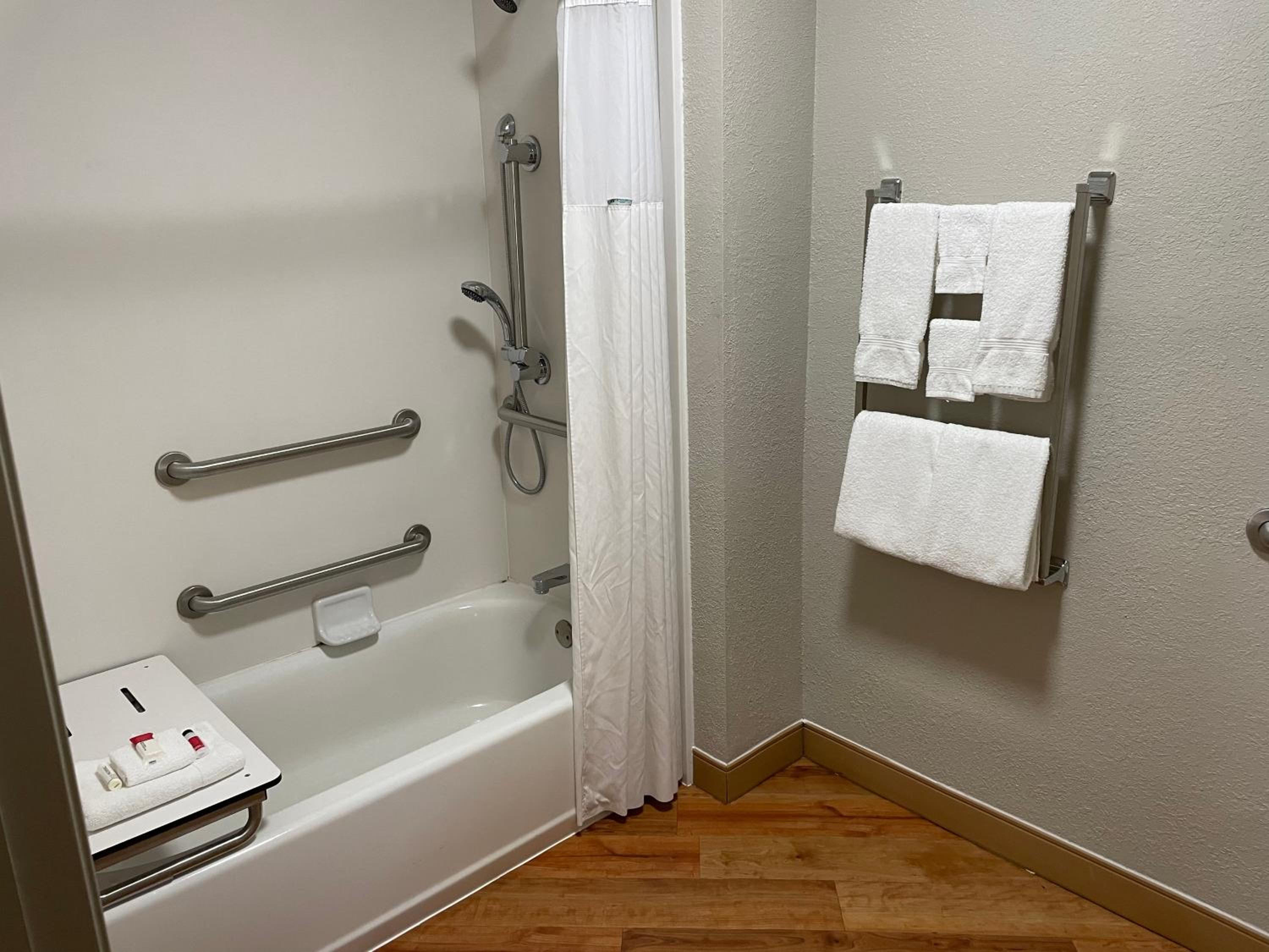 Double Room with Two Double Beds and Bath Tub - Mobility Accessible/Non-Smoking