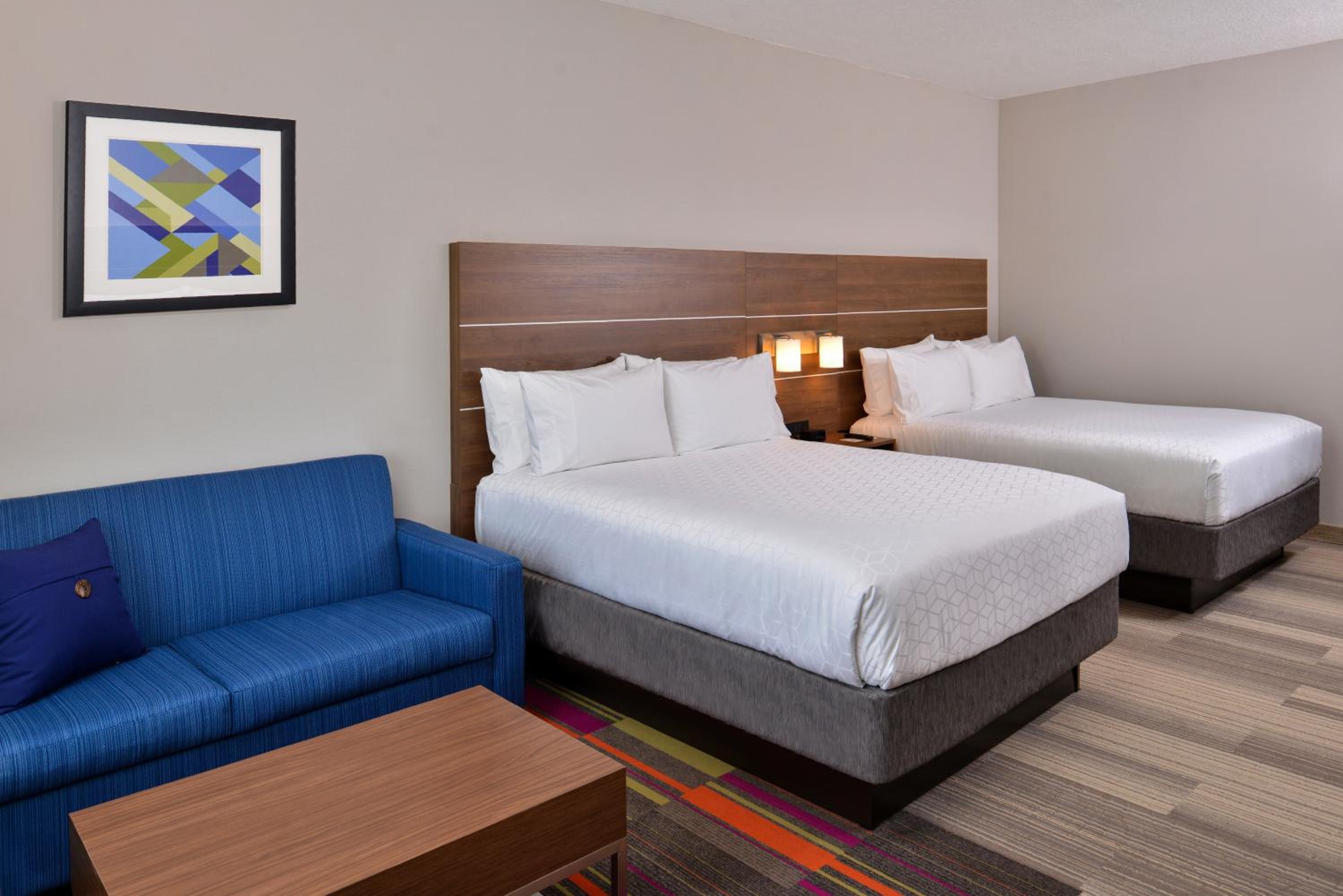 Suite with Two Queen Beds photo 1