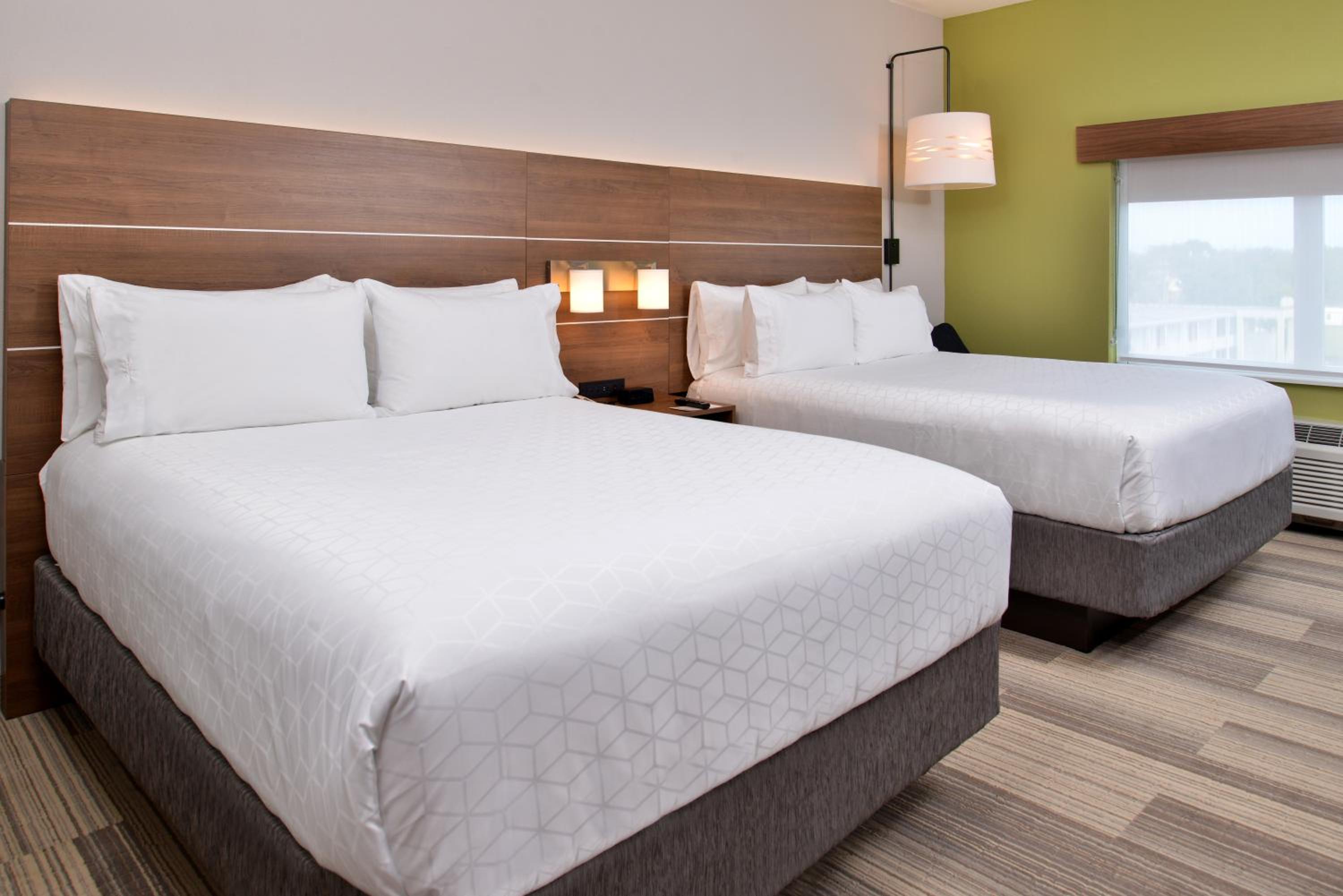 Queen Room with Two Queen Beds and Shower - Hearing Accessible/Non-Smoking photo 1