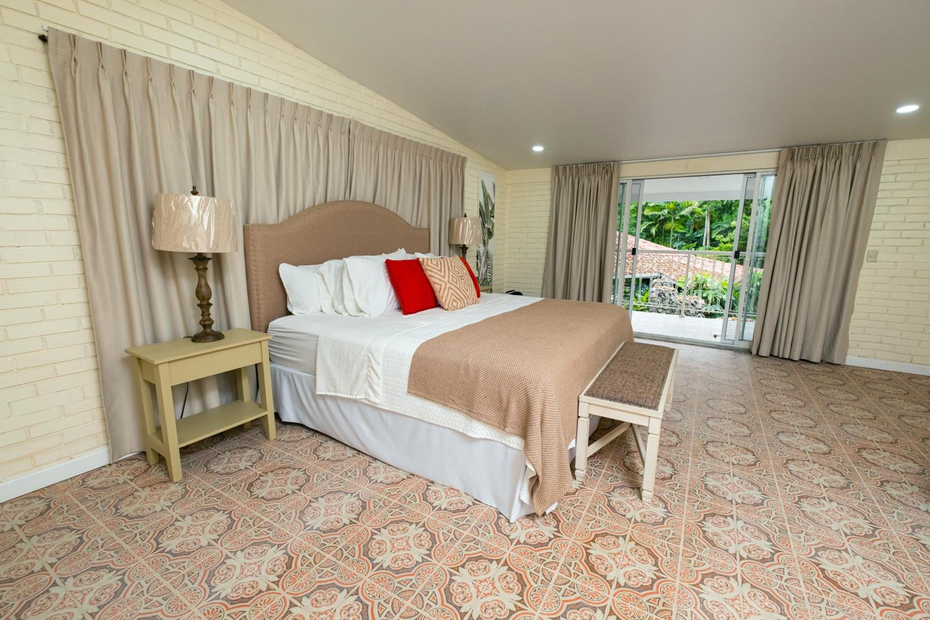 King Suite with Pool View photo 3