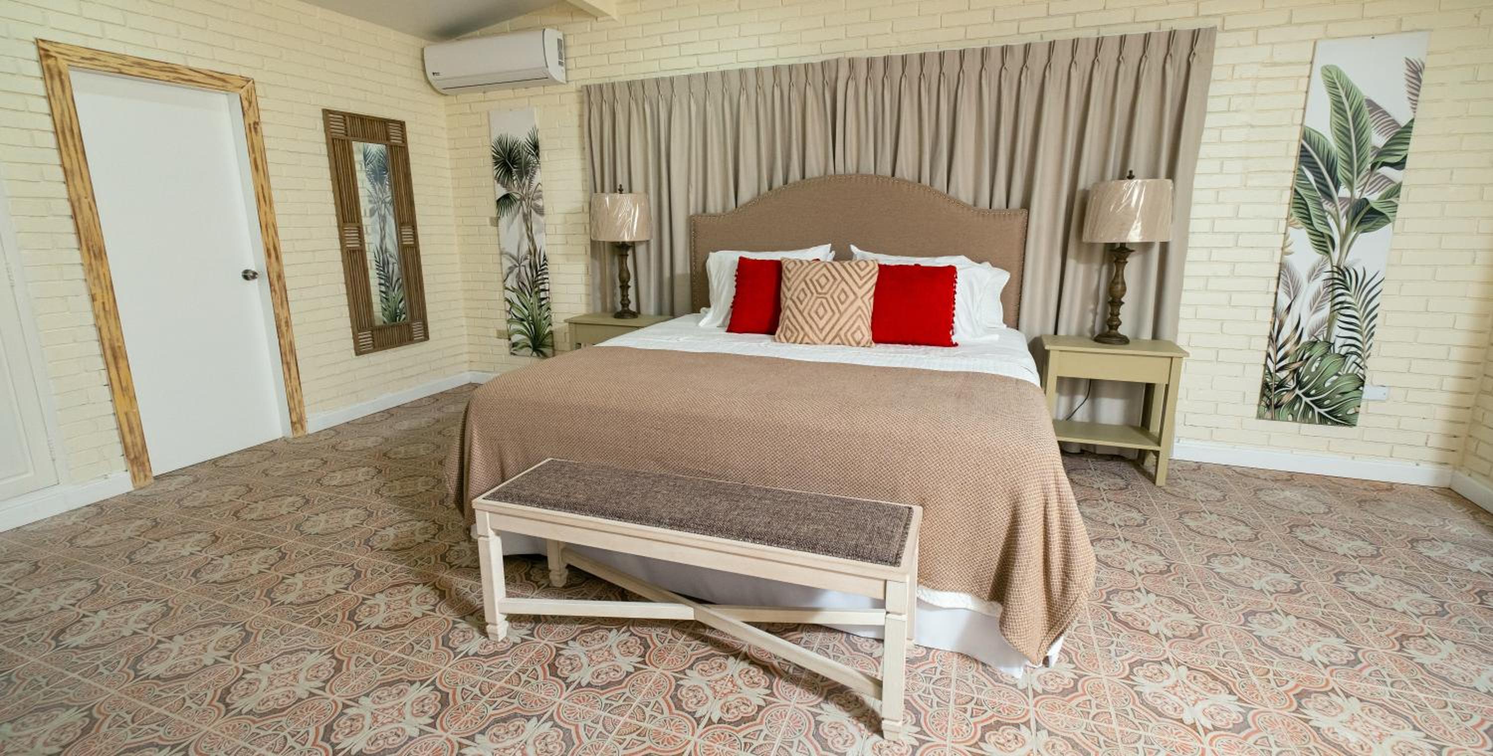 King Suite with Pool View photo 2