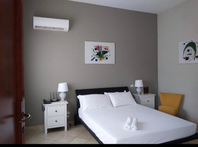 Large Double Room - Photo 3