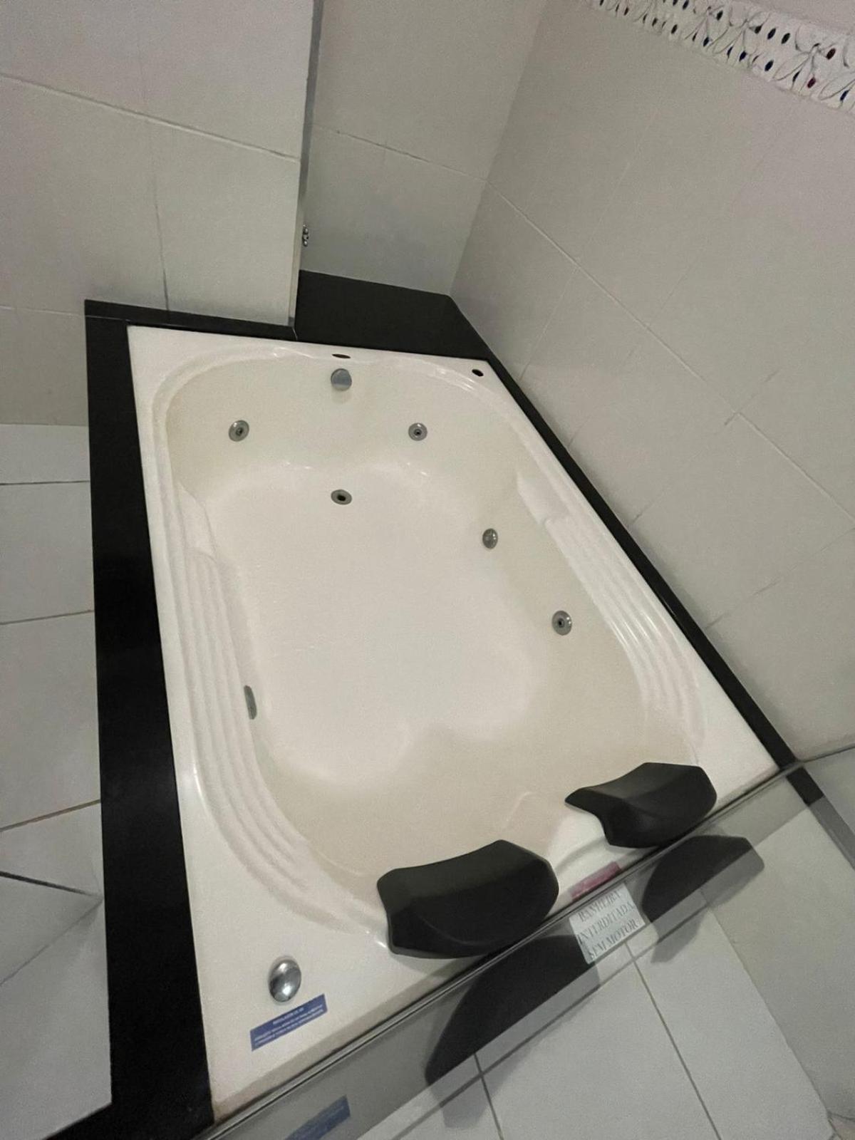 Suite with Hot Tub photo 3