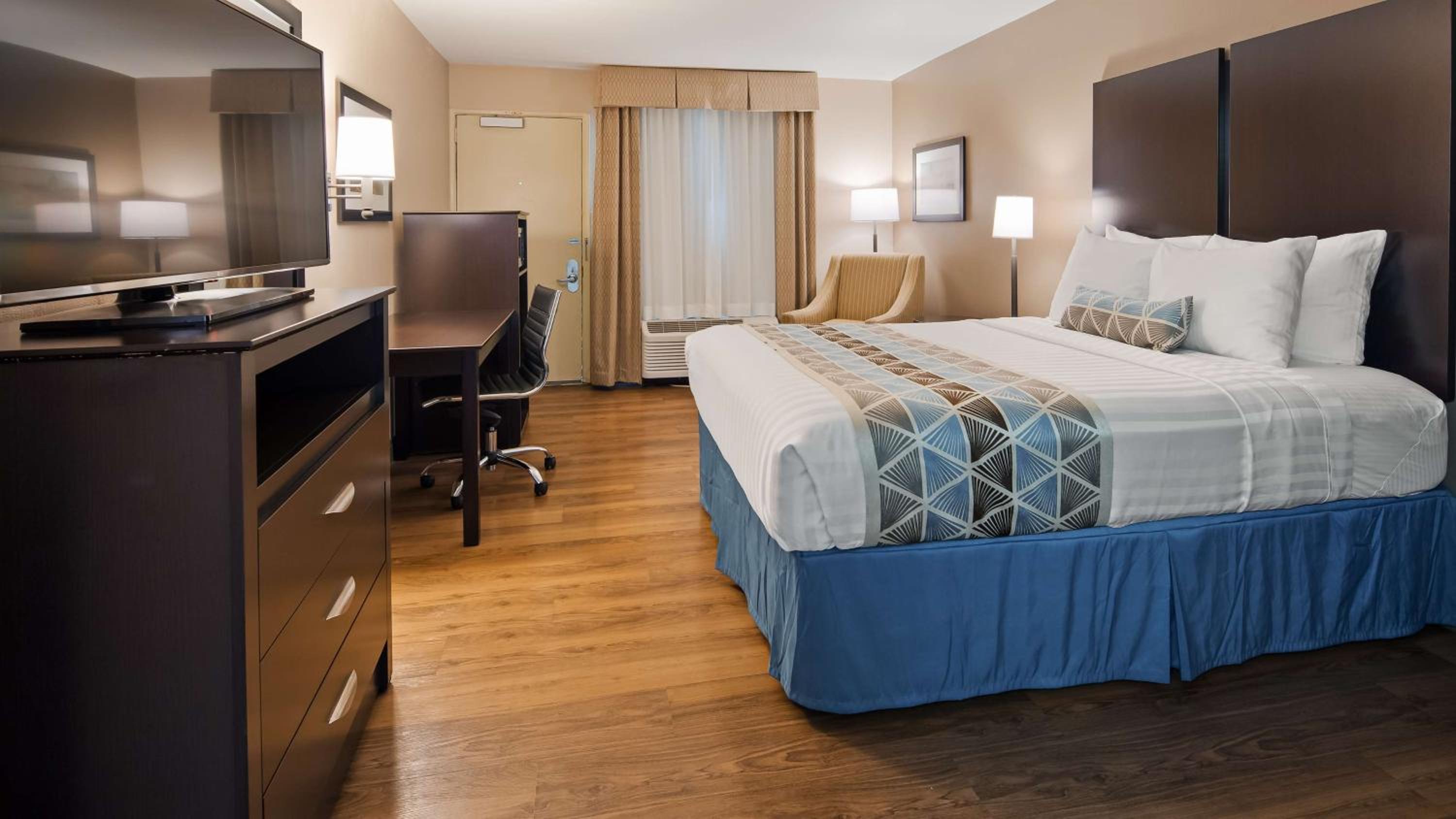 Queen Room - Mobility Accessible/Non-Smoking - Photo 1