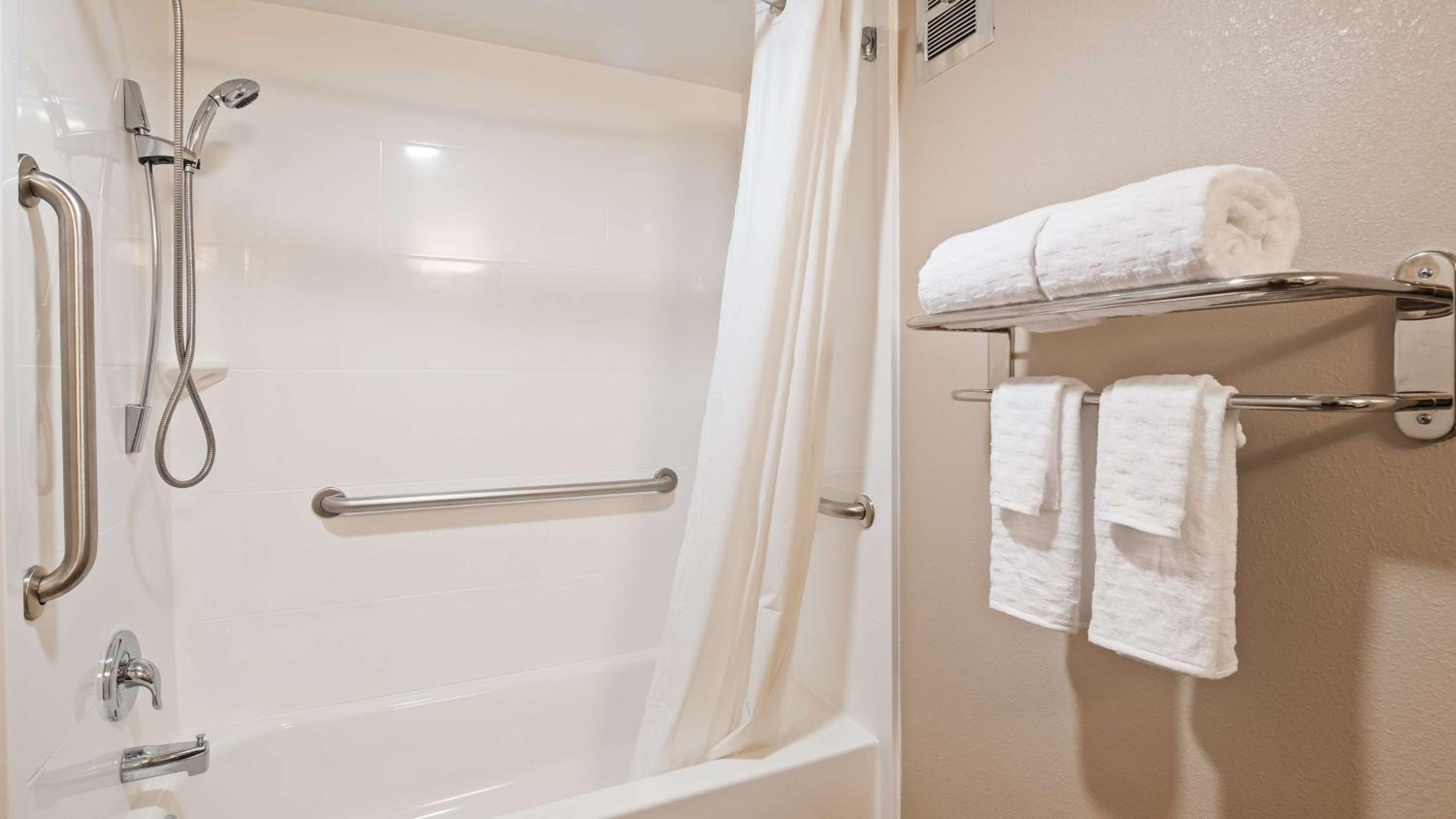Queen Room - Mobility Accessible/Non-Smoking - Photo 2