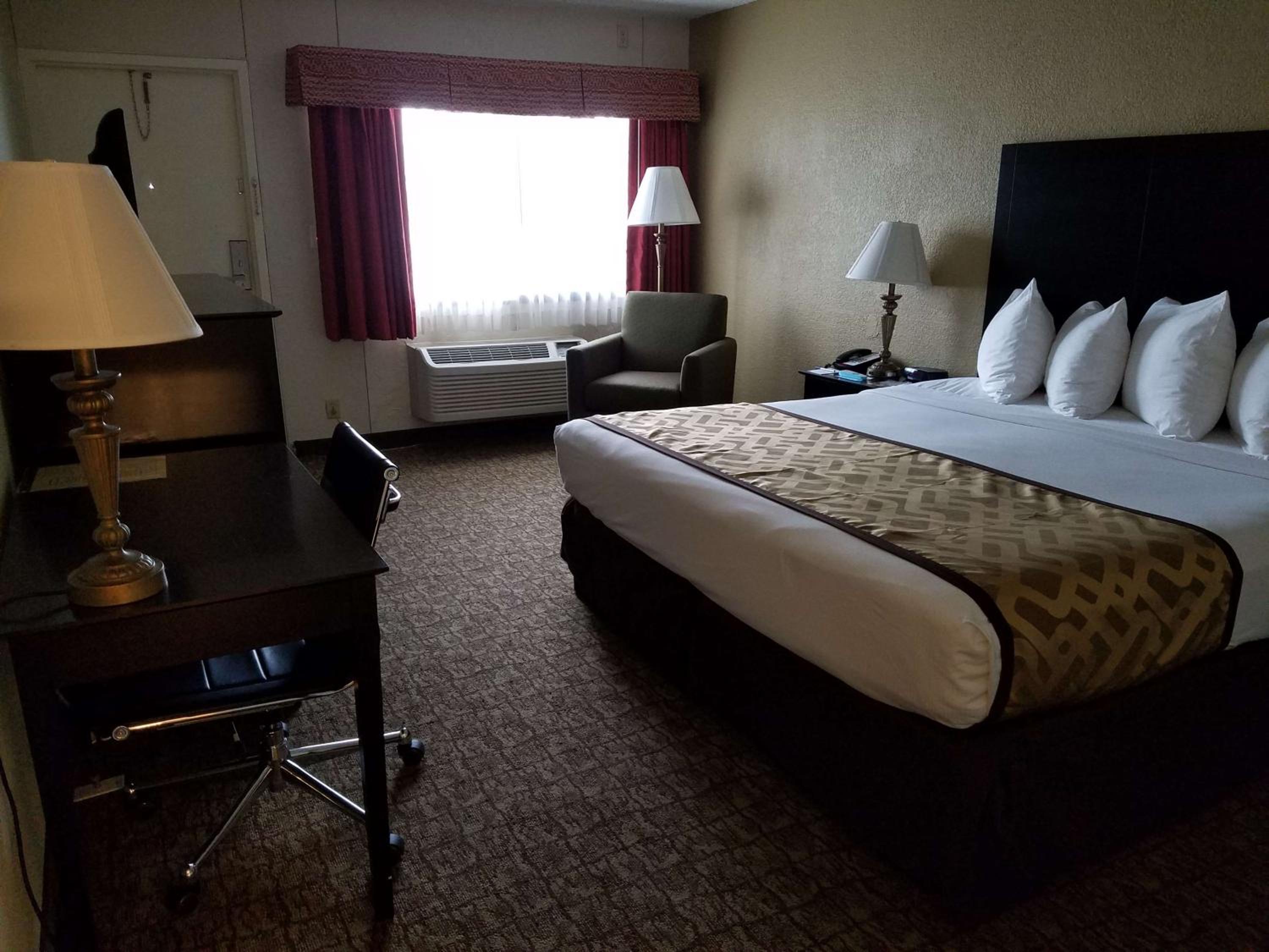 King Room - Non-Smoking photo 2