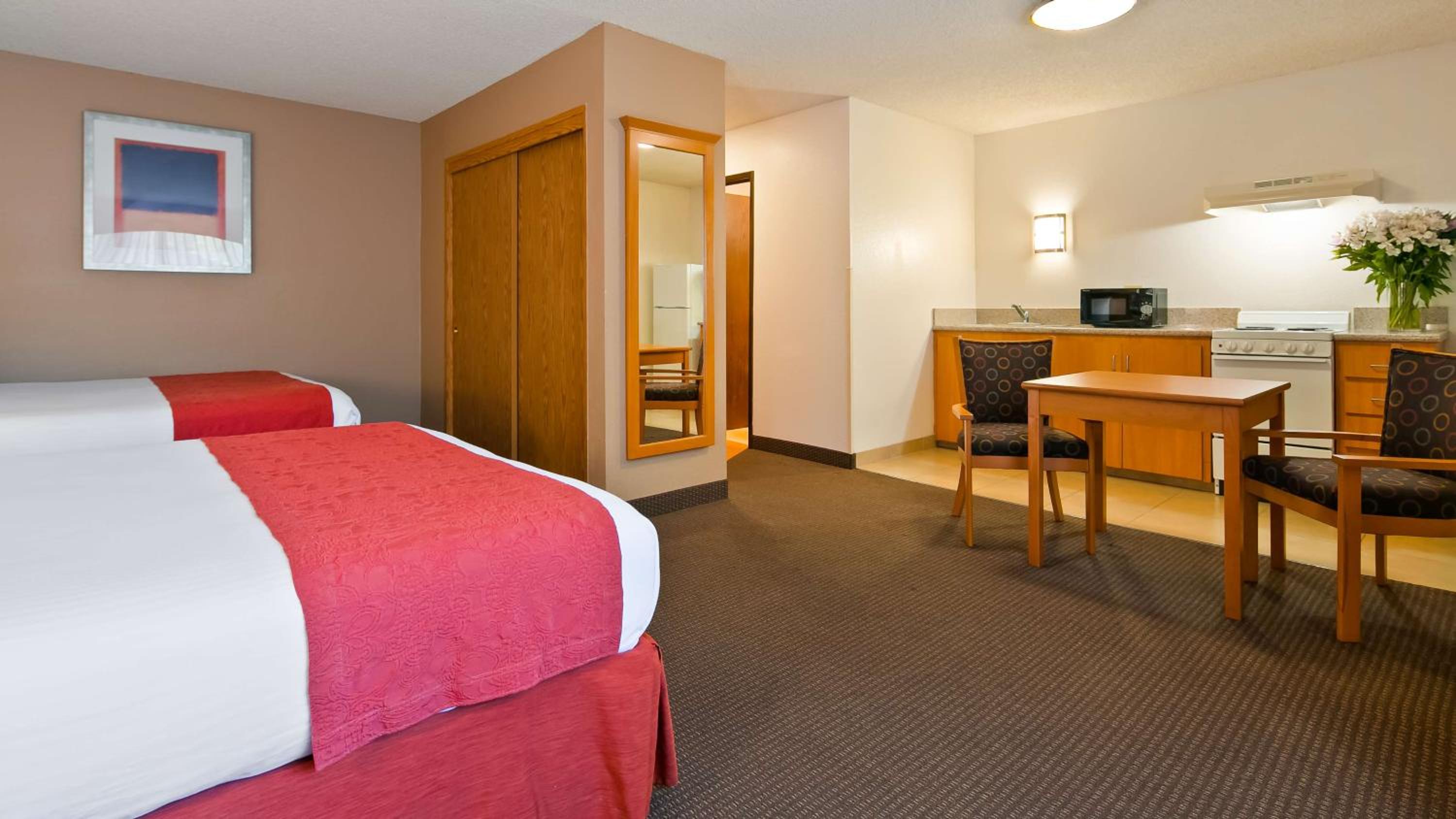 King Suite - Non-Smoking - Photo 11