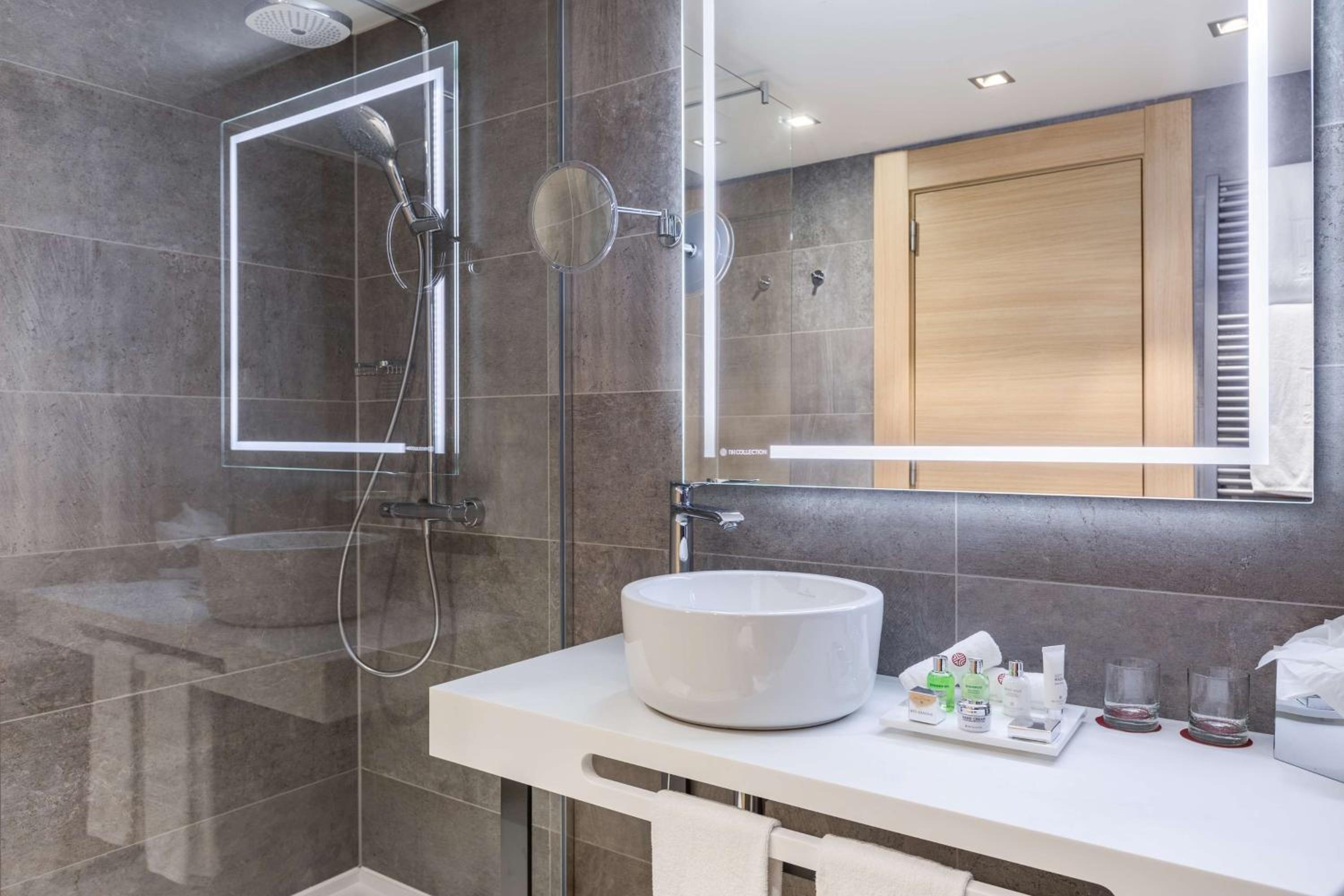 Superior Double or Twin Room - Photo 9
