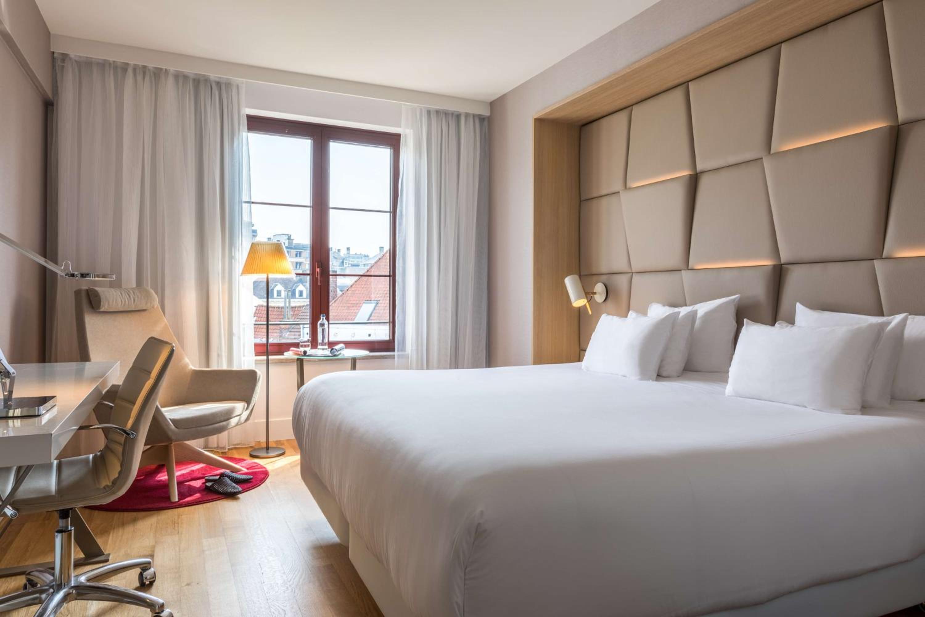 Premium Double or Twin Room with View - Photo 7