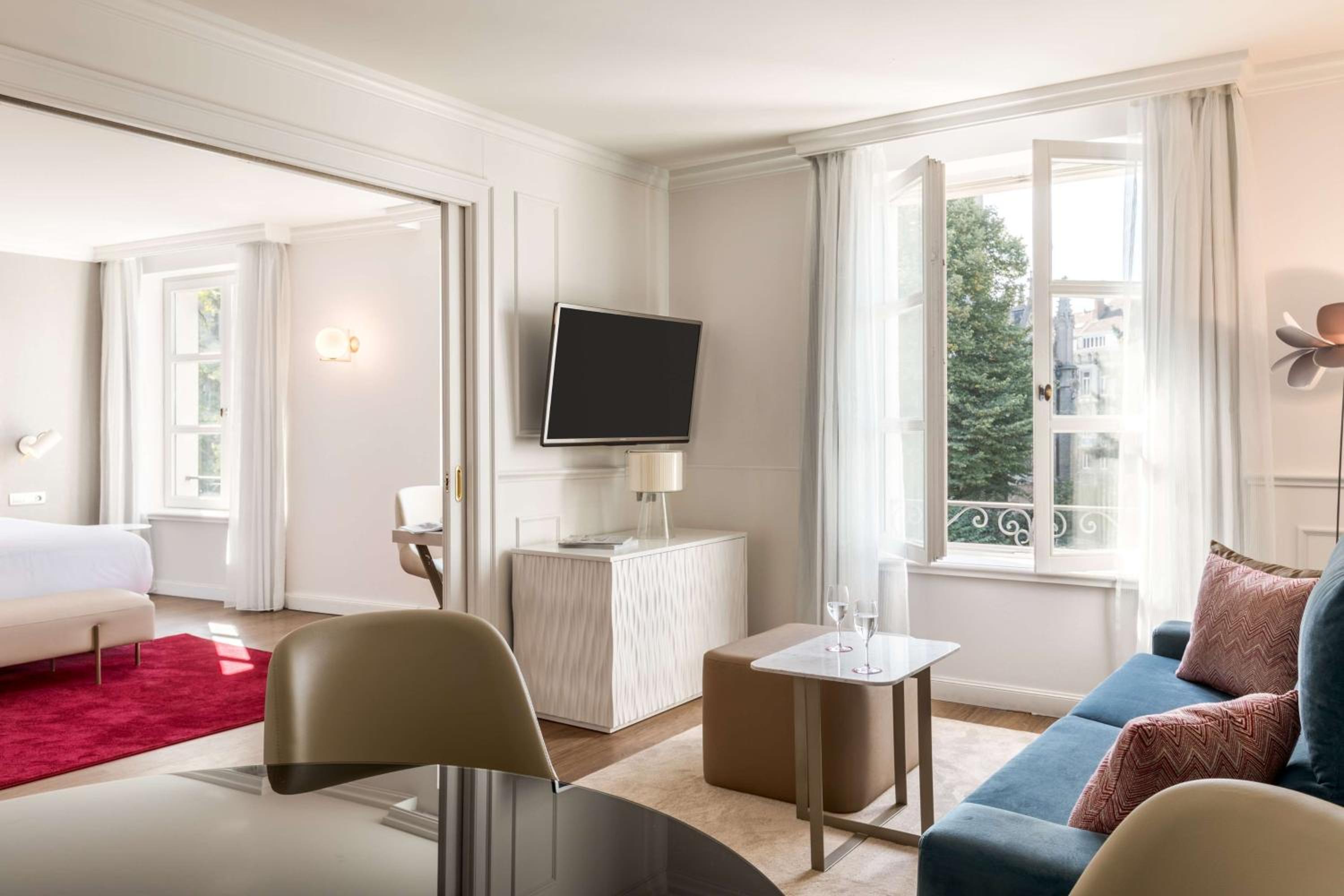 Junior Suite with View - Photo 10