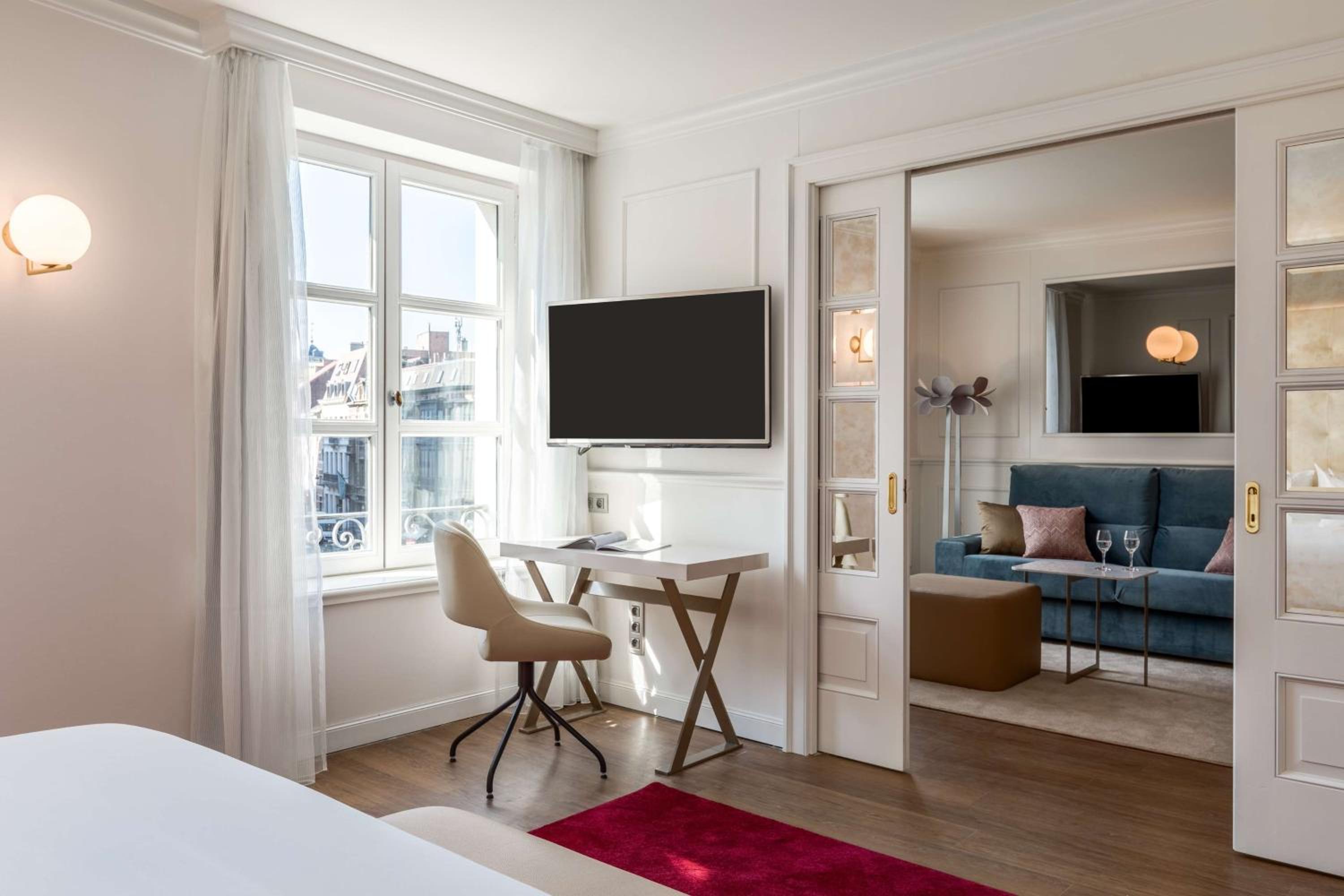 Junior Suite with View - Photo 5