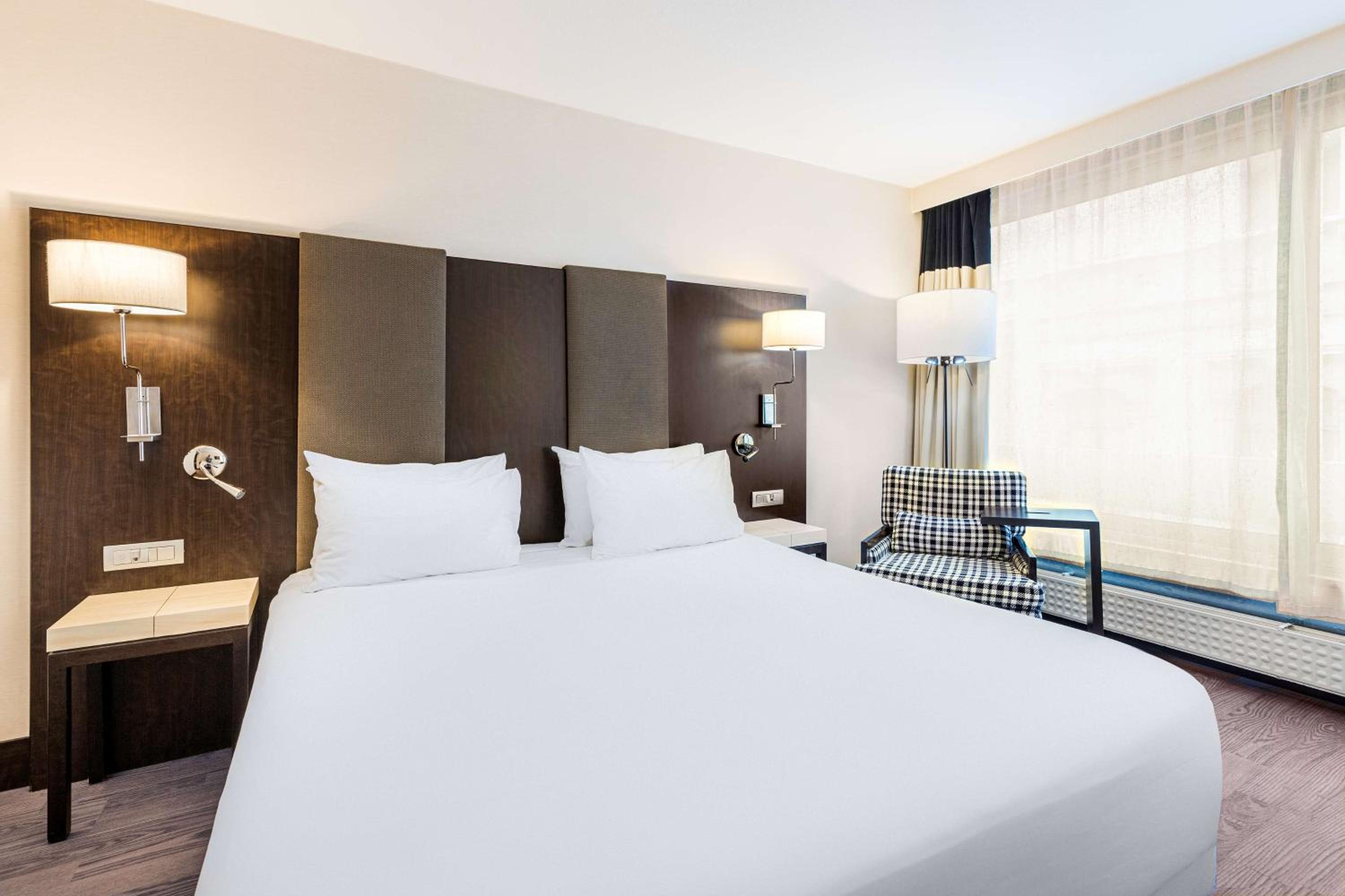 Standard Double or Twin Room - Photo 9