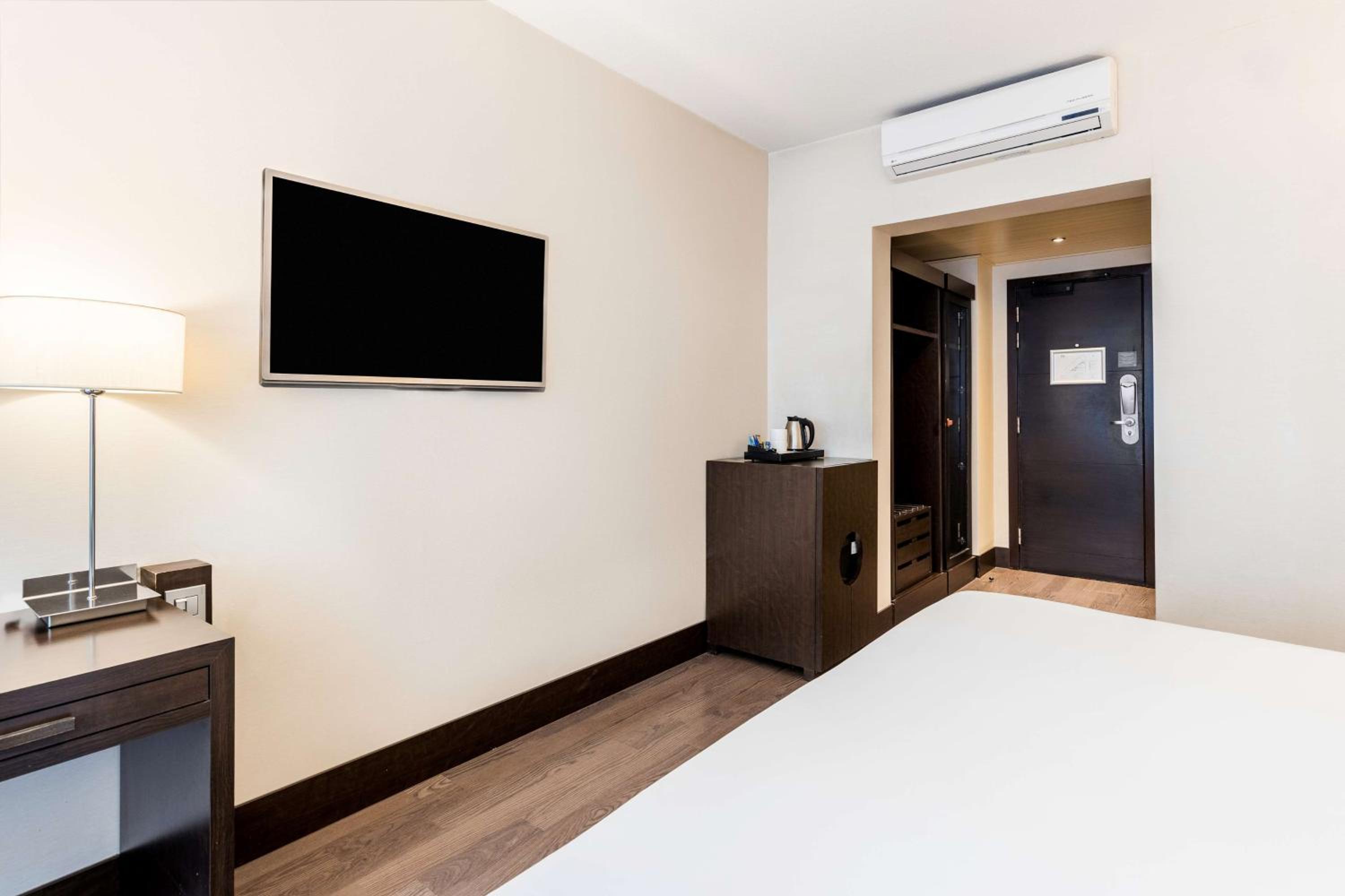 Standard Double or Twin Room - Photo 1