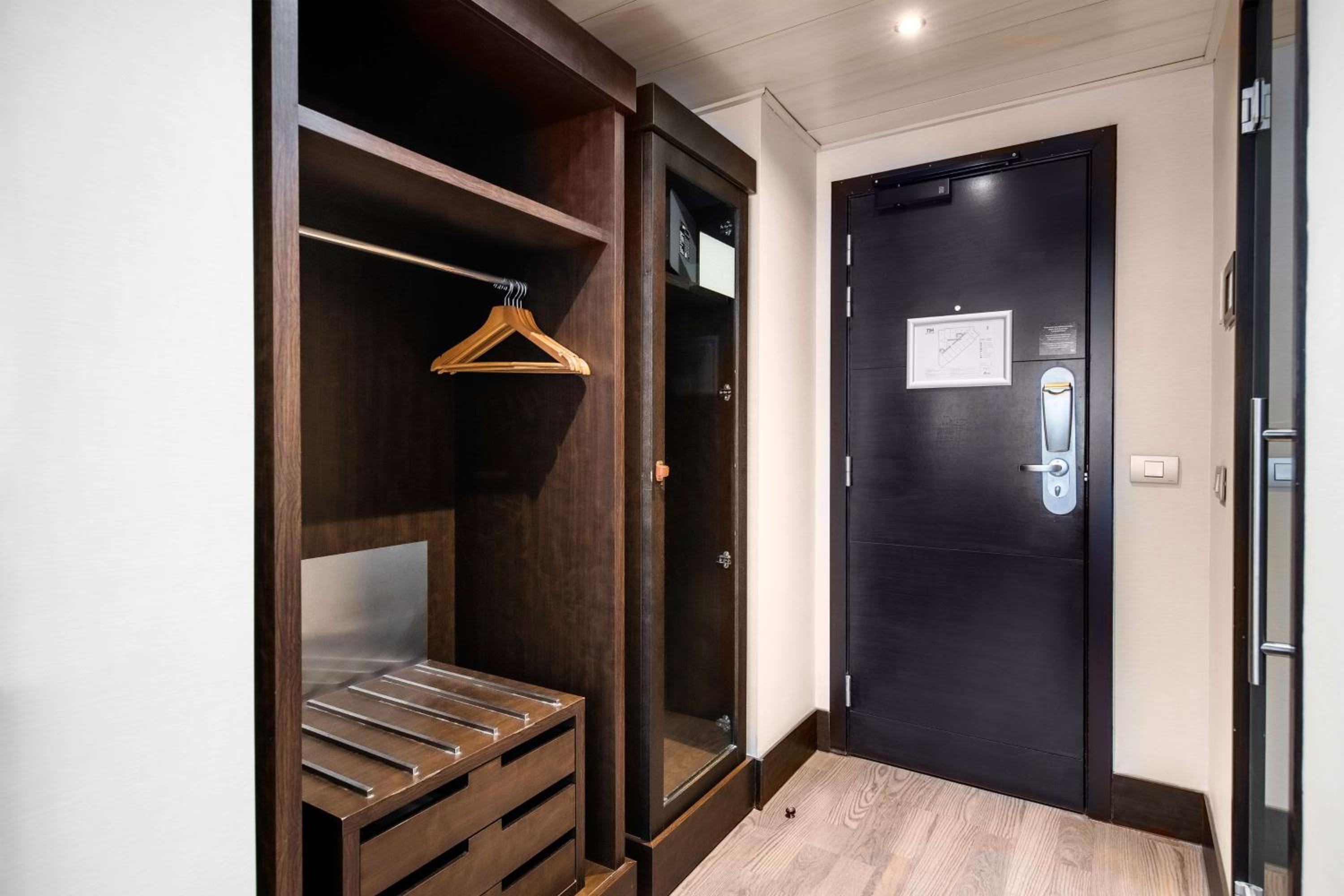 Standard Double or Twin Room - Photo 2