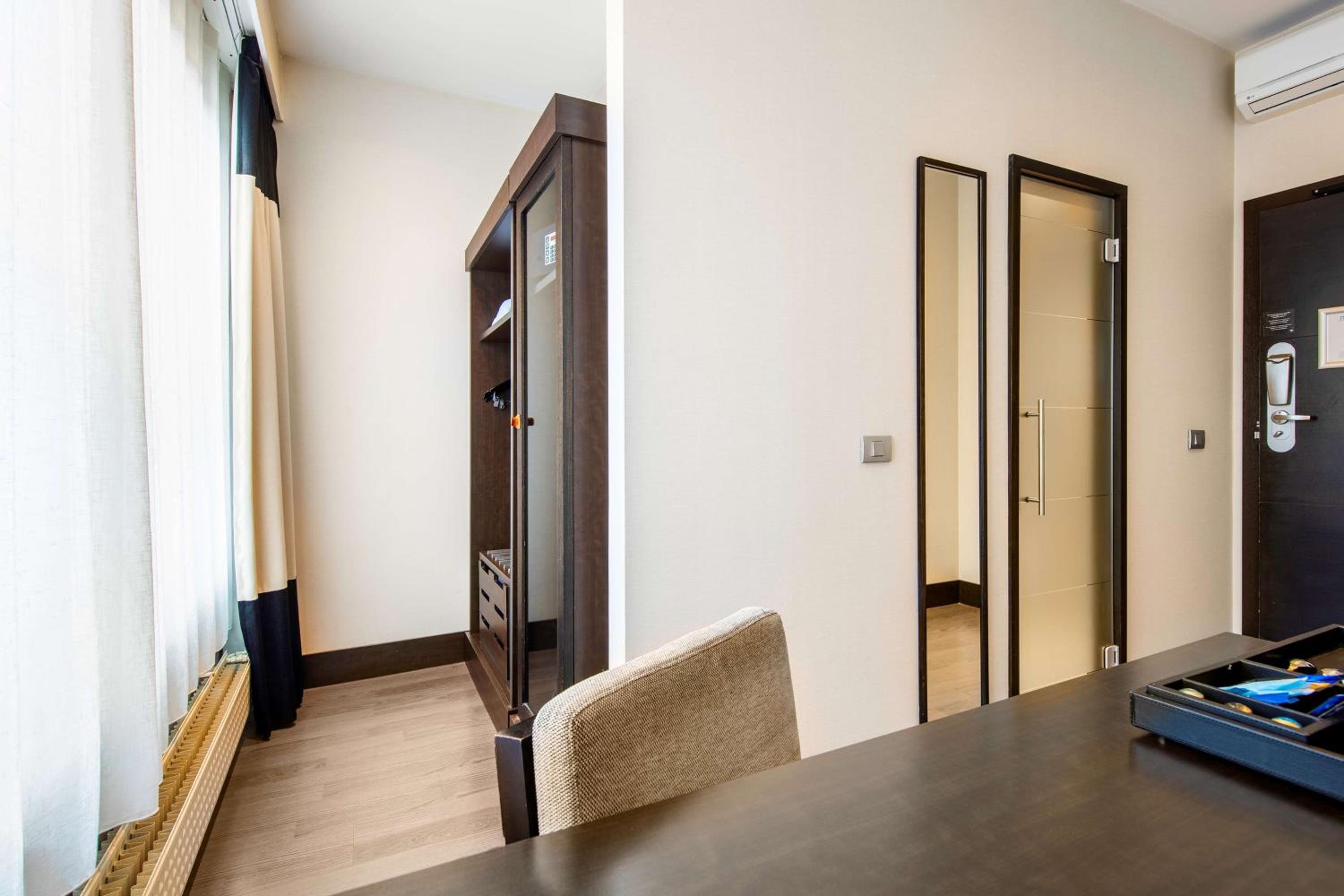 Superior Double or Twin Room - Photo 6