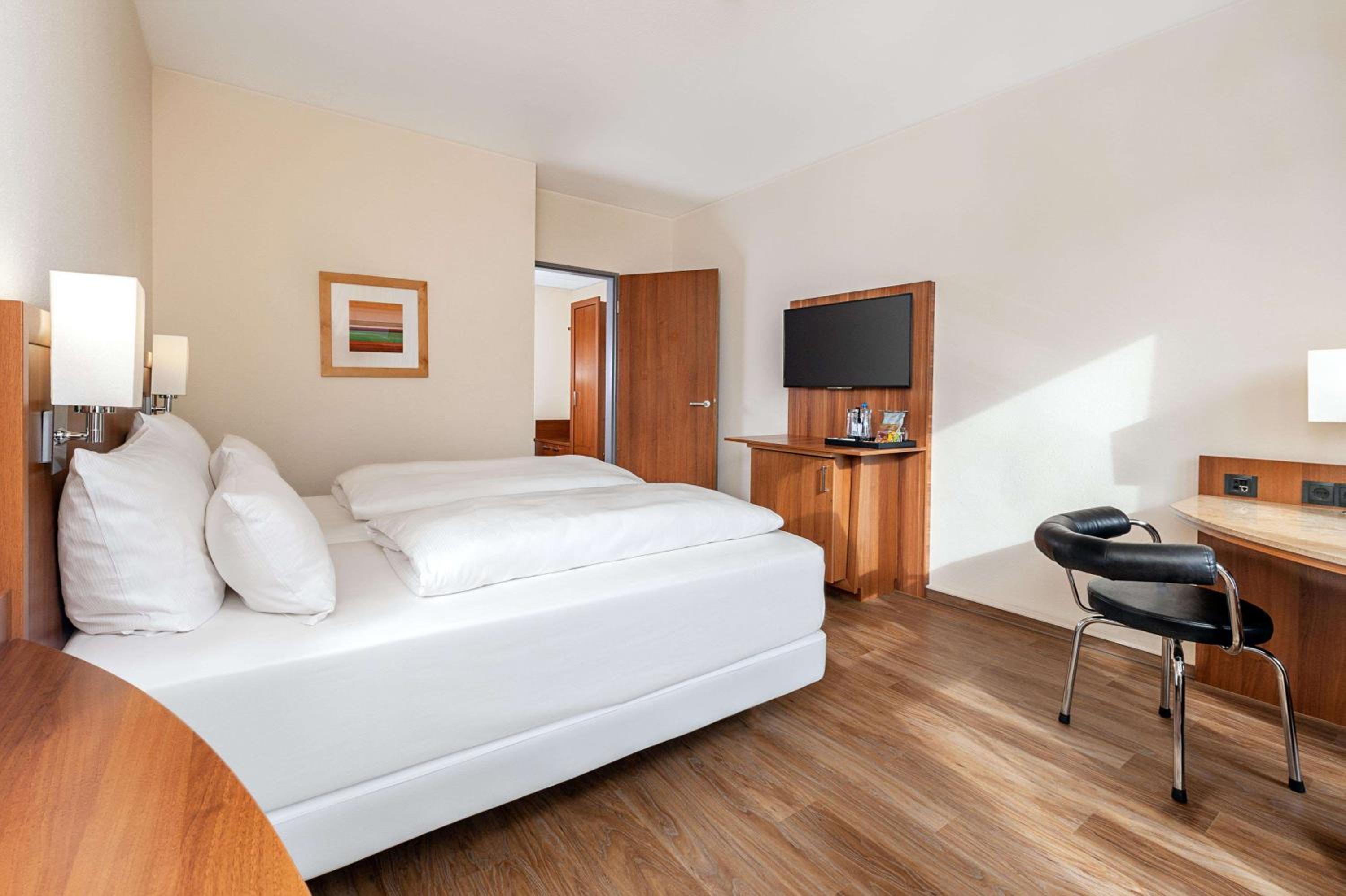 Standard Double or Twin Room with Extra bed (2 Adults + 1 Child) photo 2