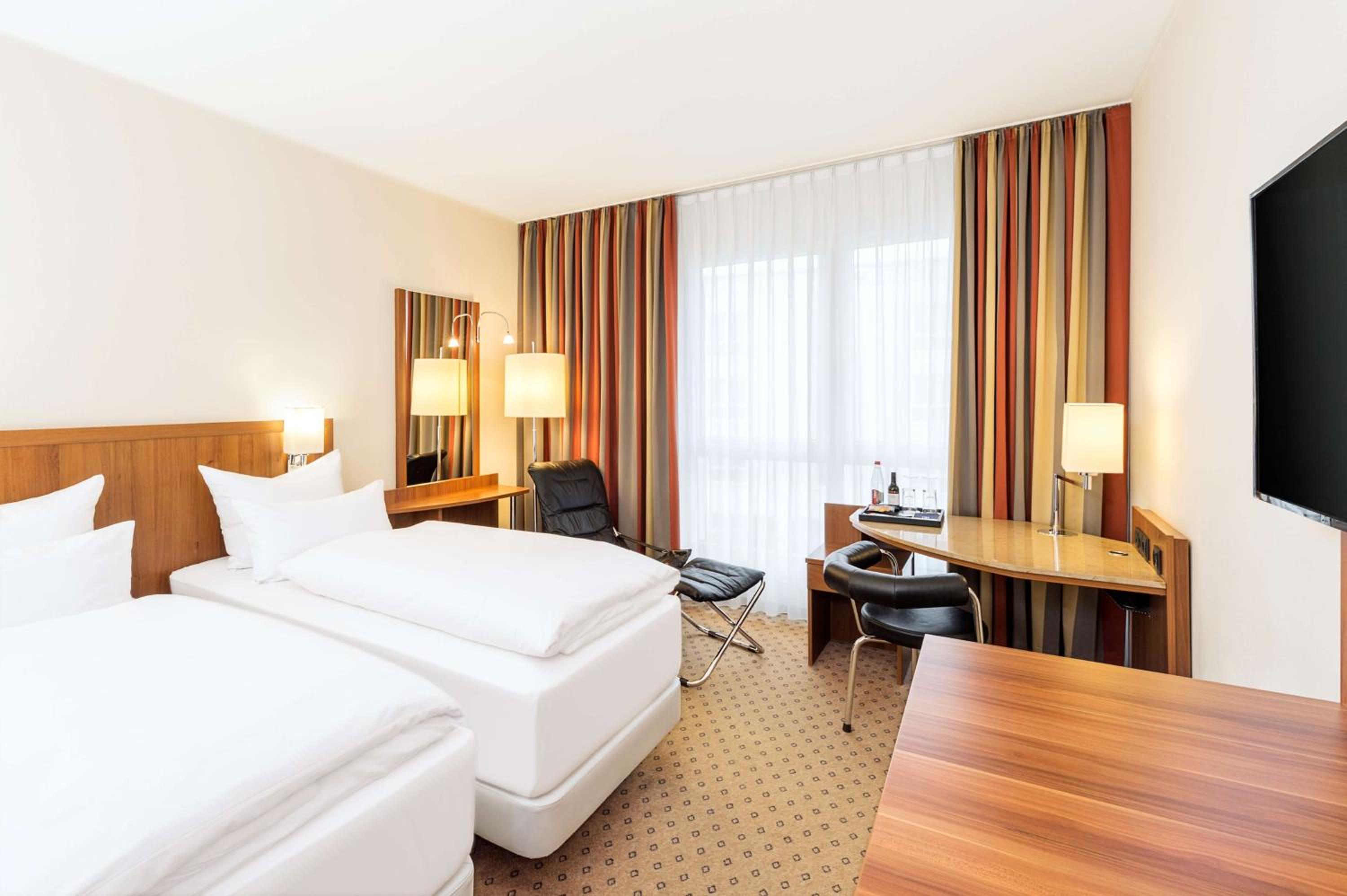 Standard Double Or Twin Room Free Parking Promo With Breakfast photo 2
