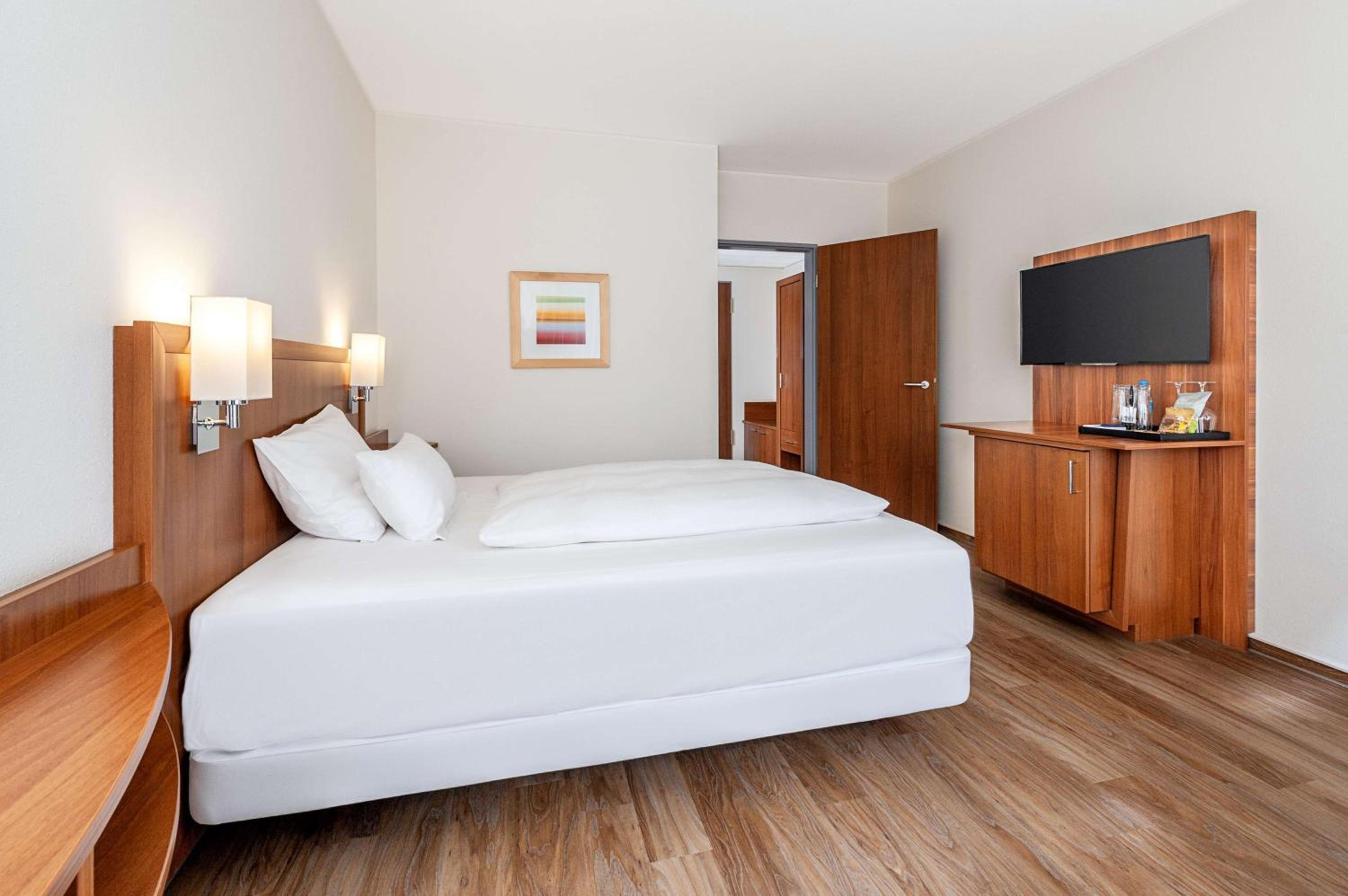 Standard Double Or Twin Room Free Parking Promo With Breakfast photo 3