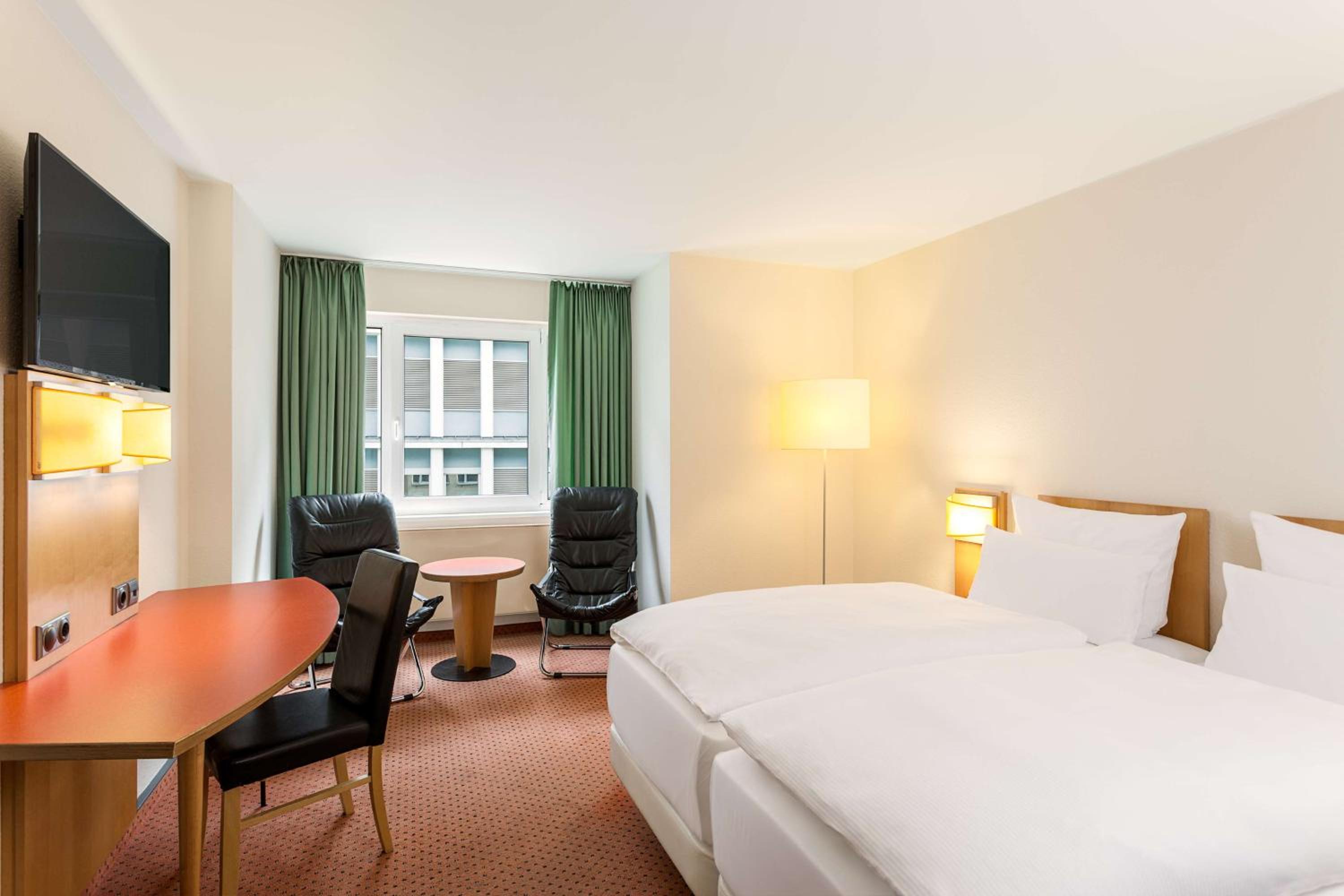 Standard Double or Twin Room thumbnail 5