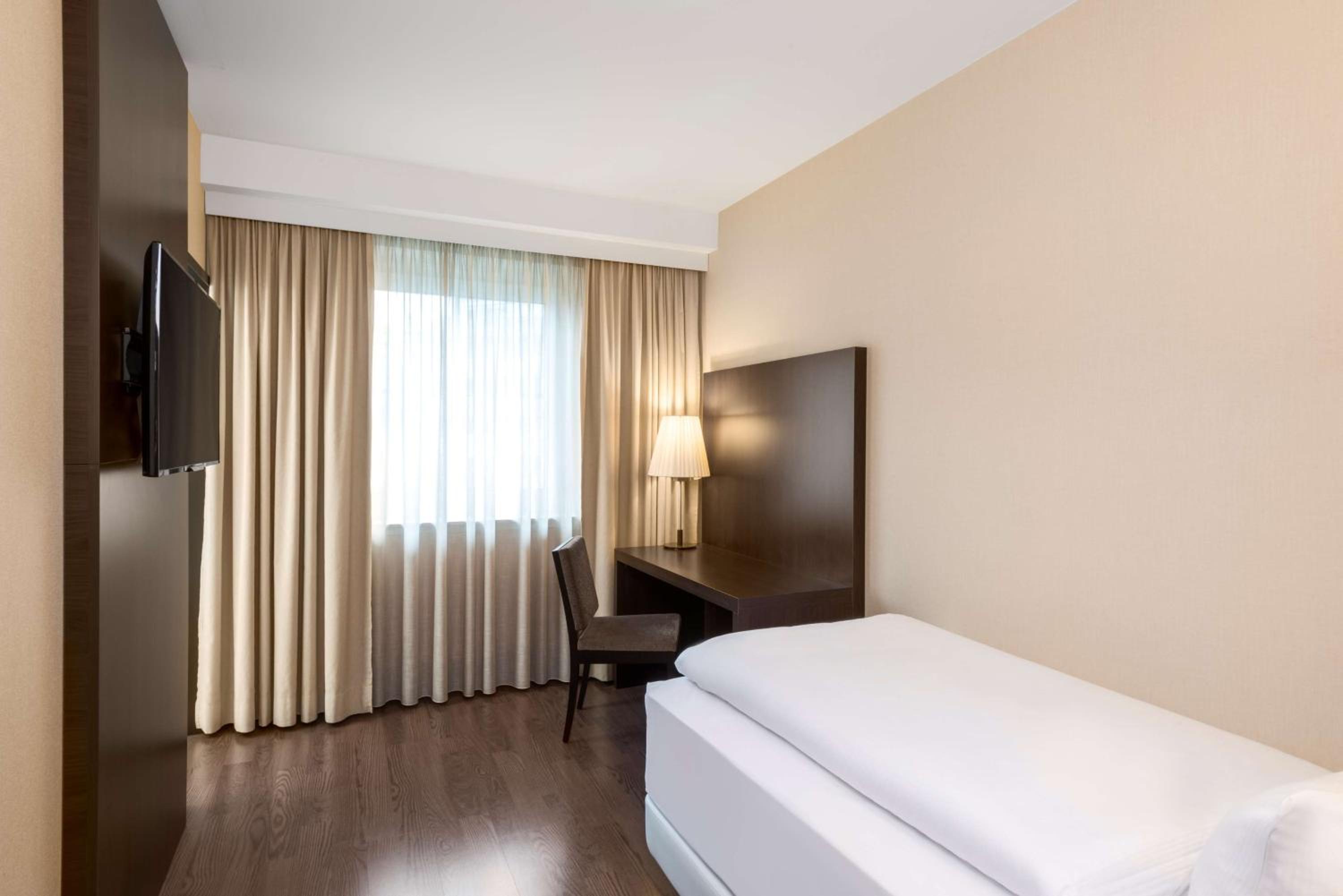Standard Single Room thumbnail 5