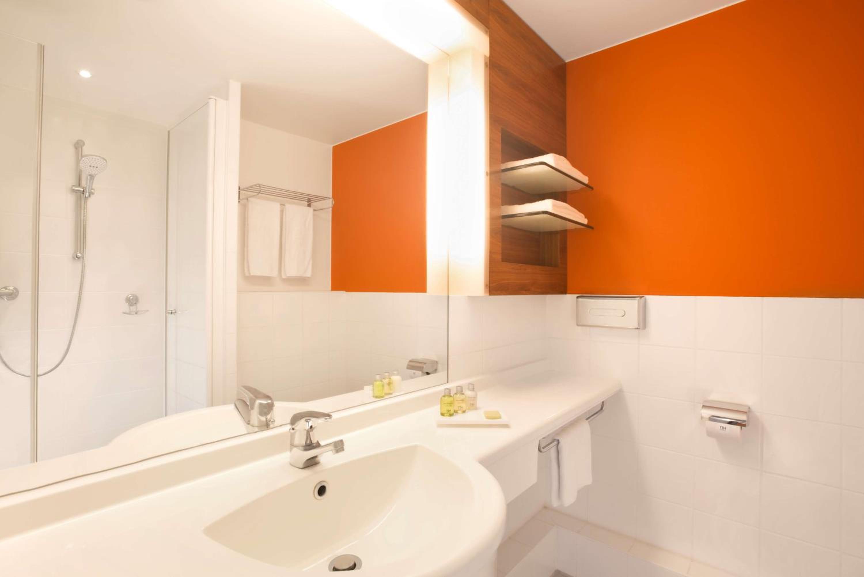 Standard Double or Twin Room - Photo 3