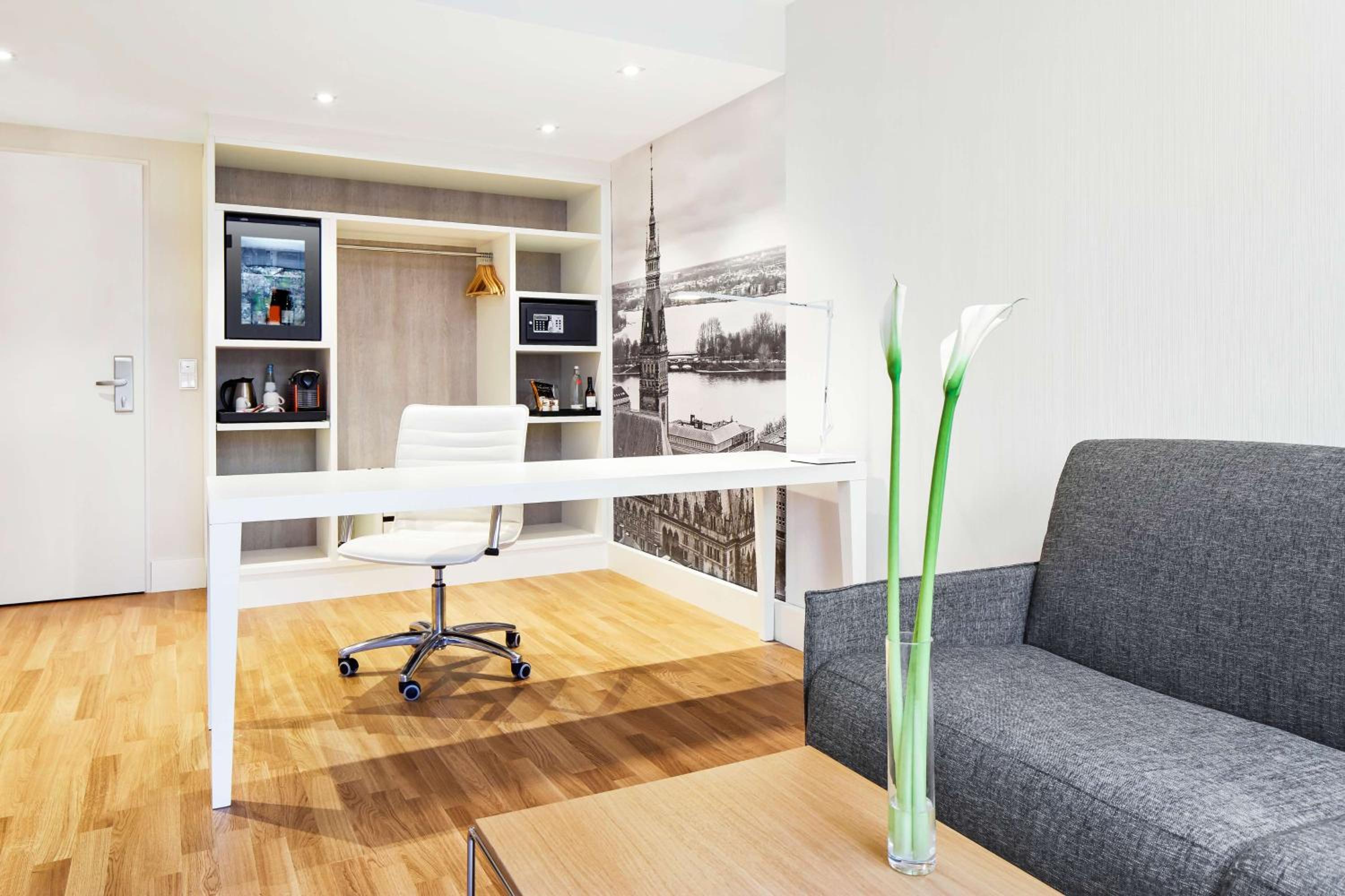 Family Room - Photo 5