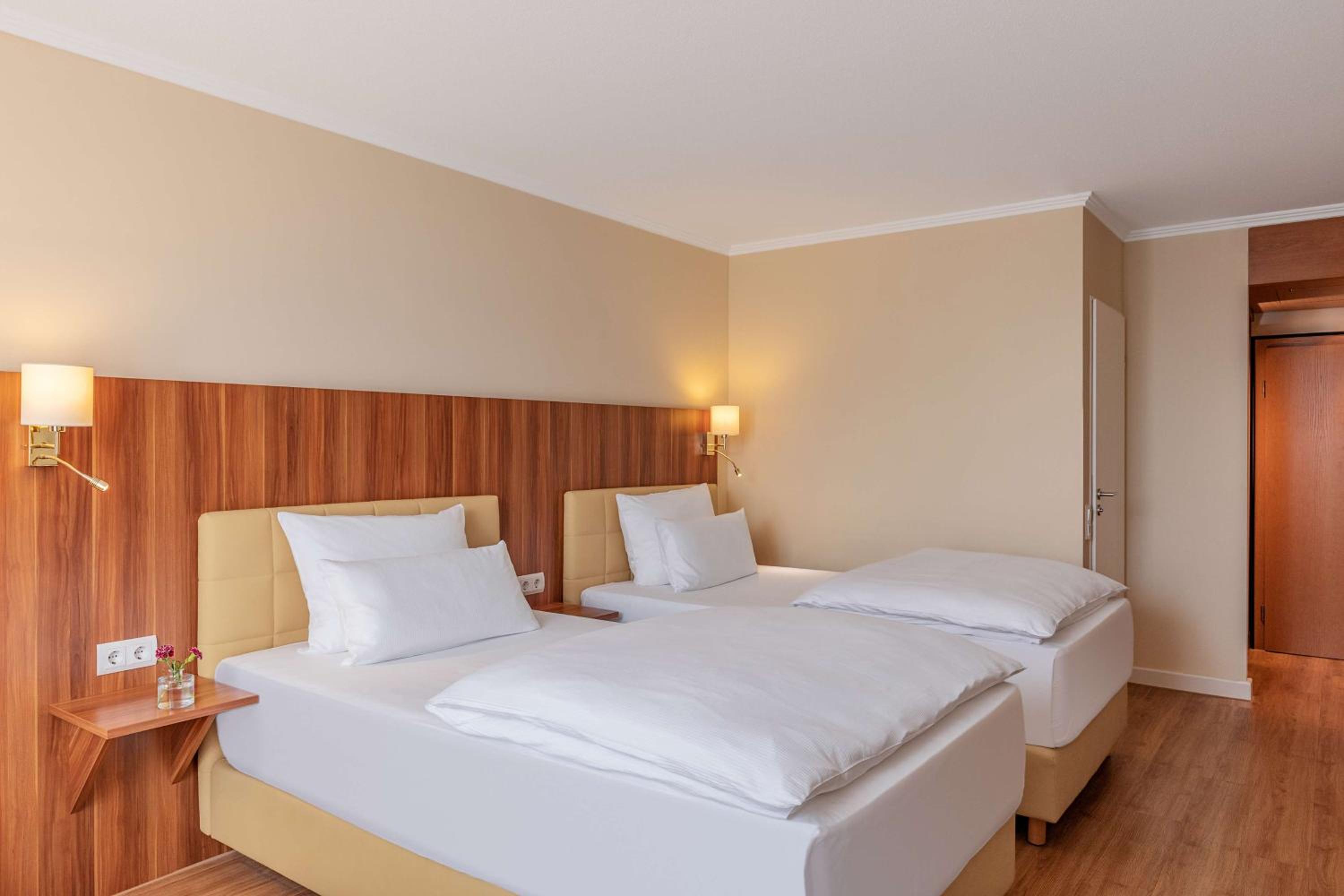 Standard Double or Twin Room - Photo 1