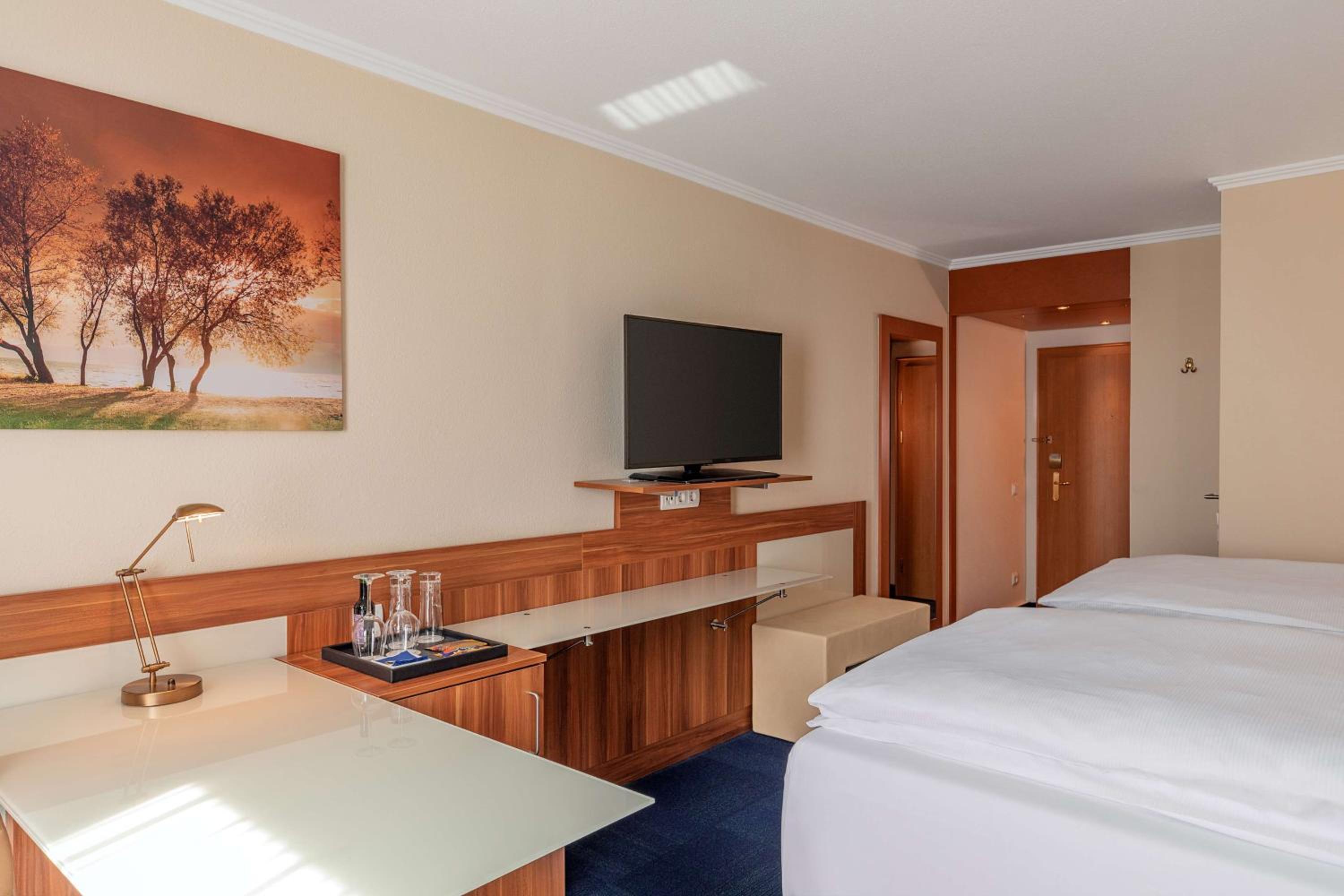 Standard Double or Twin Room - Photo 9