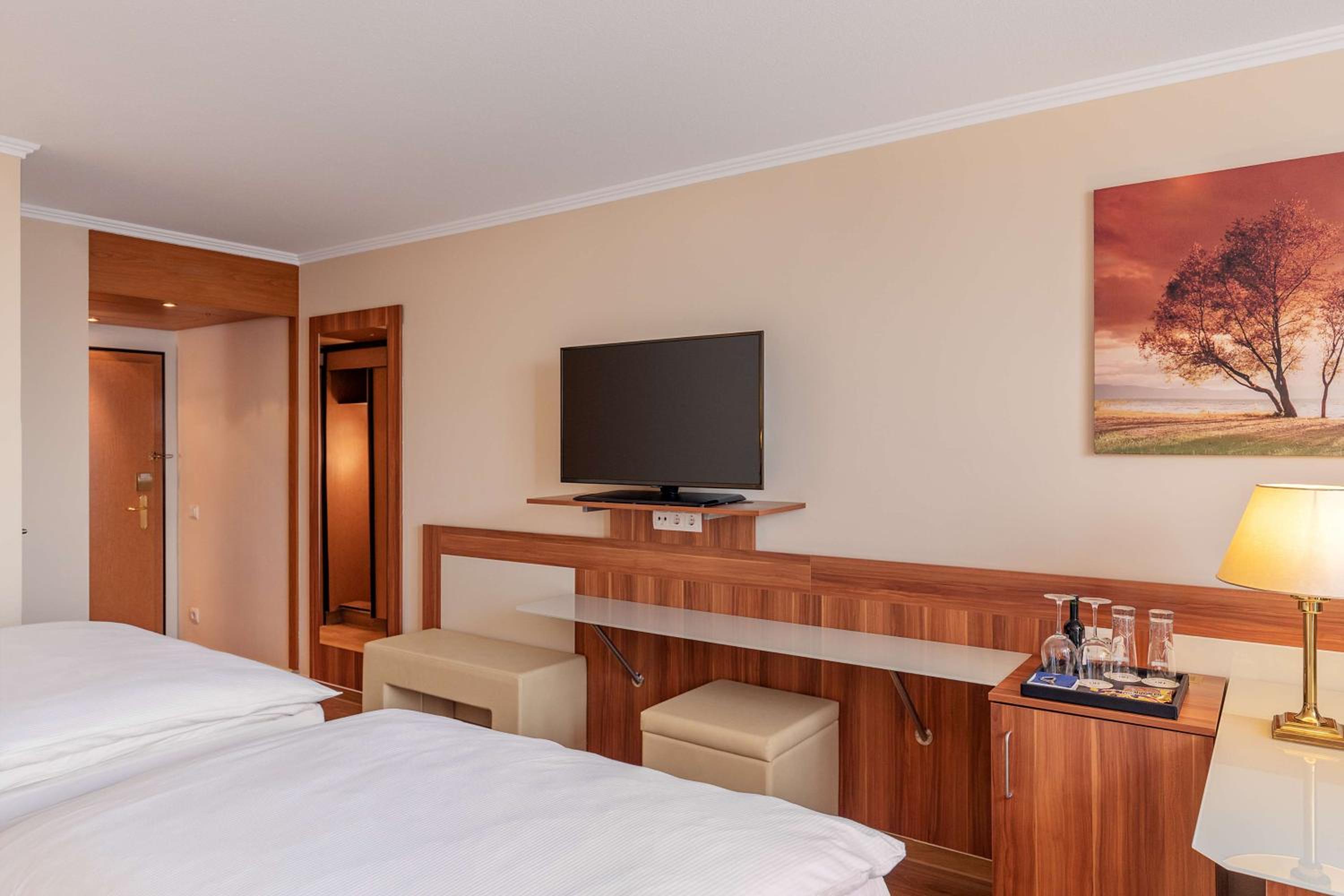 Standard Double or Twin Room - Photo 11
