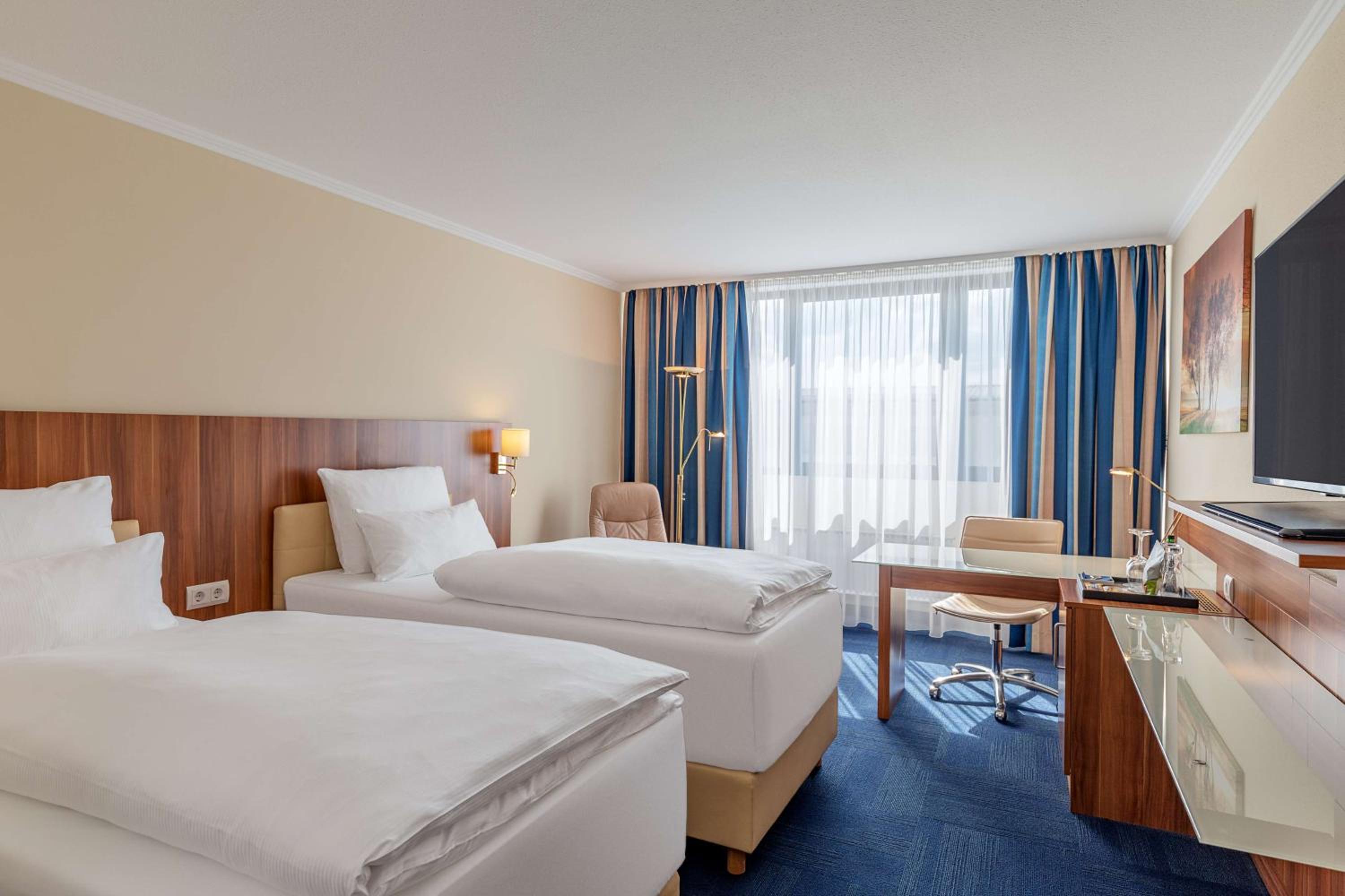 Standard Double or Twin Room - Photo 12