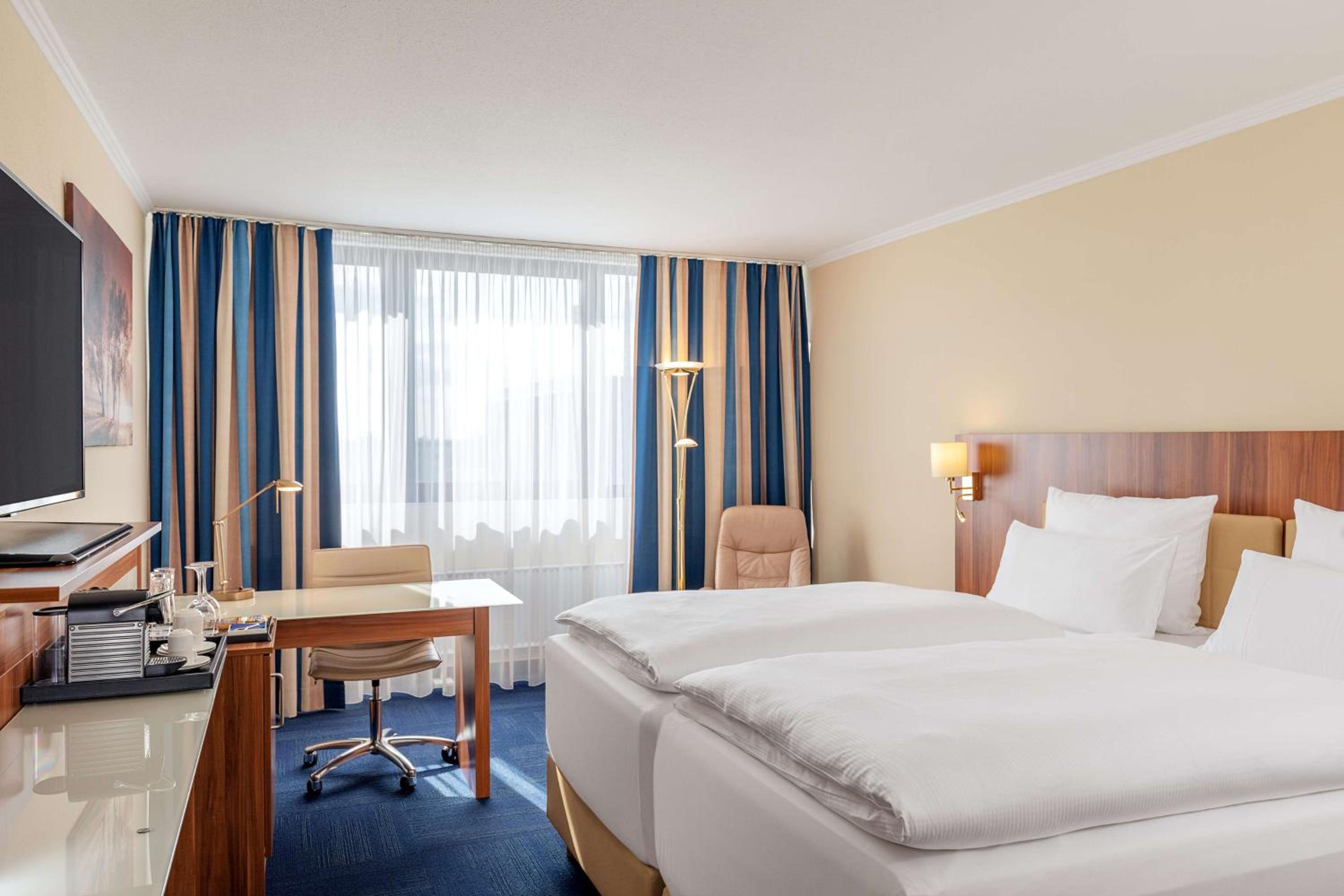 Standard Double or Twin Room - Photo 10