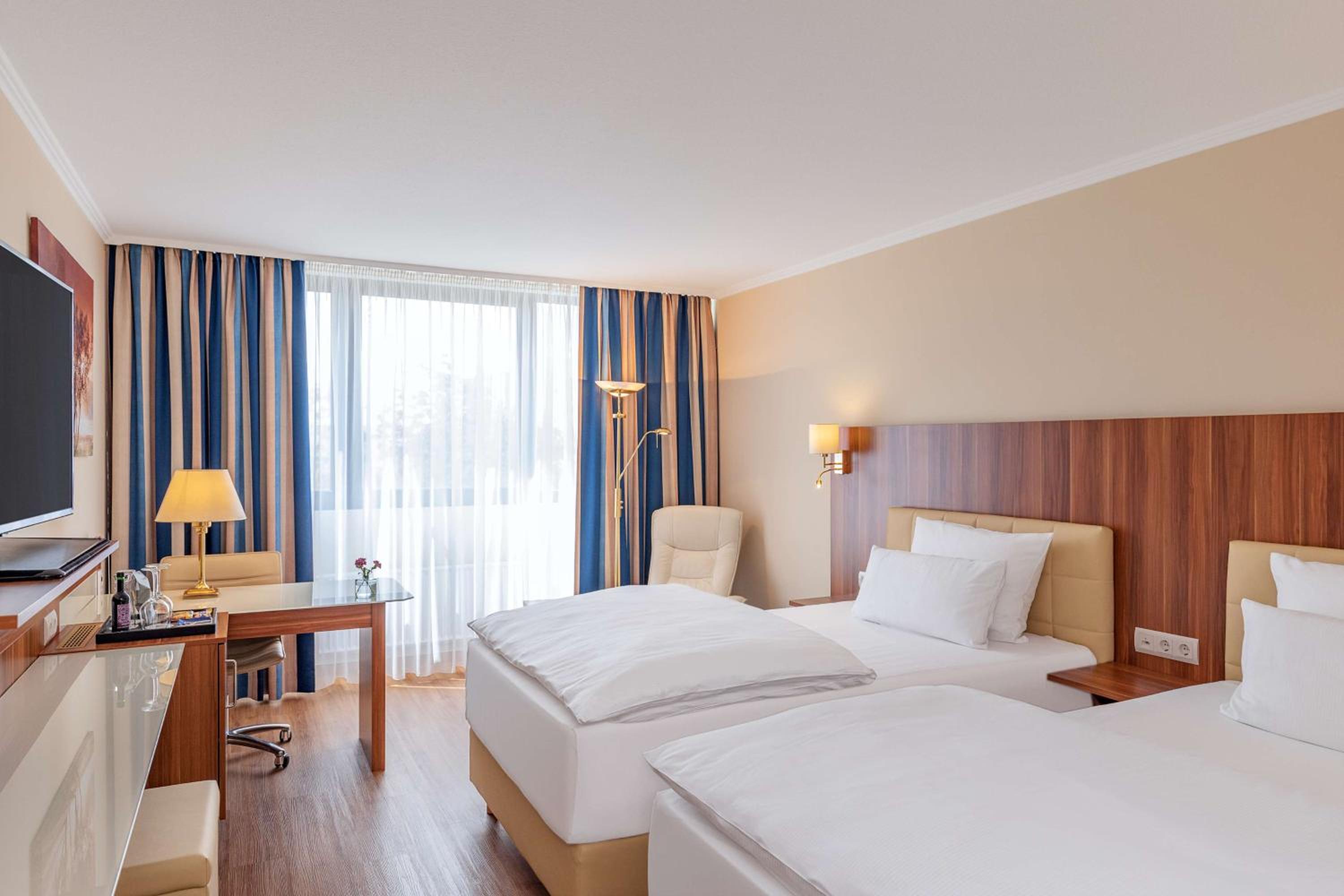 Standard Double or Twin Room - Photo 17